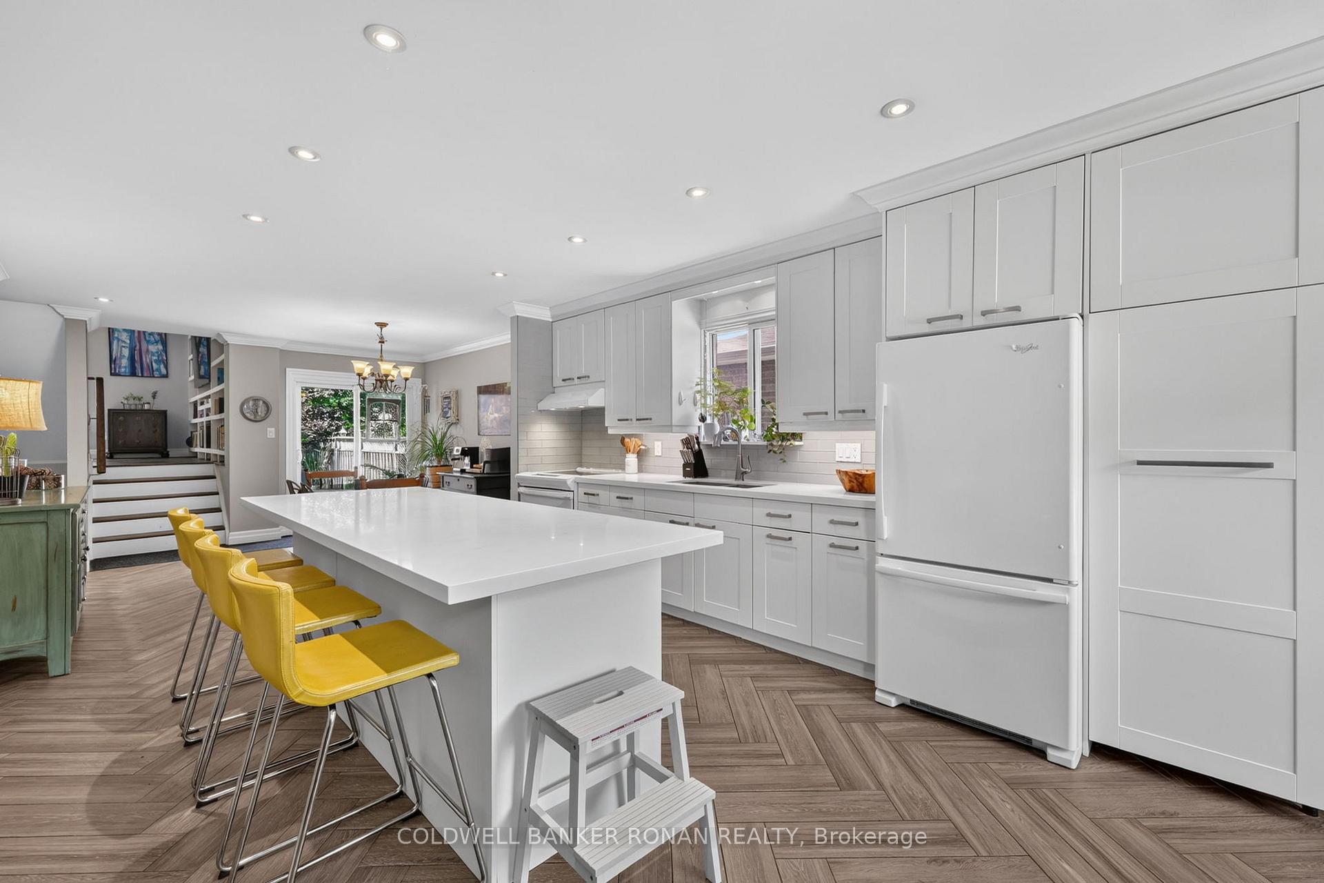 Photo 4 of 92 Daniele Avenue N, New Tecumseth, Beeton — HOMEH