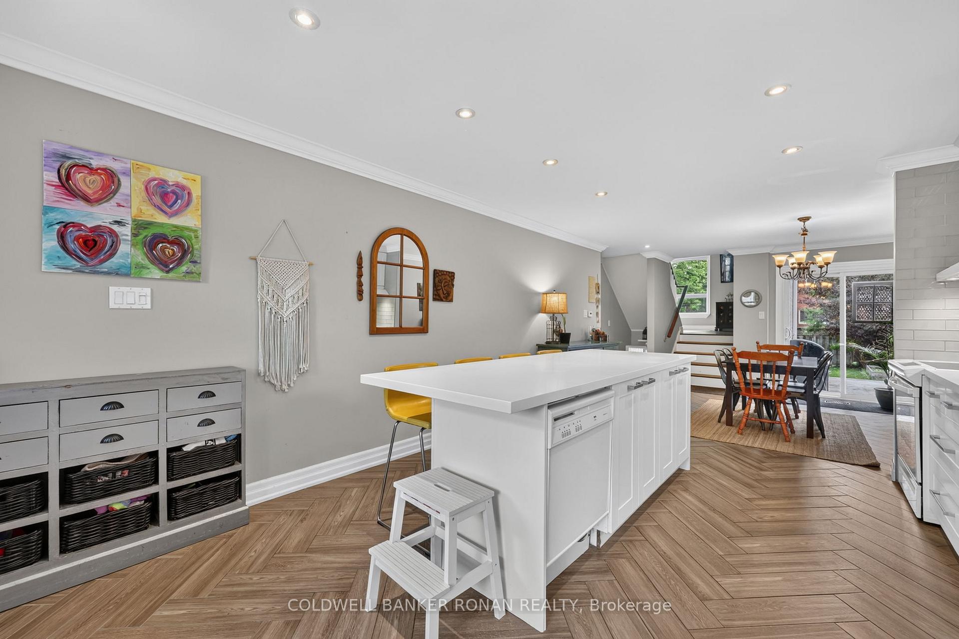 Photo 10 of 92 Daniele Avenue N, New Tecumseth, Beeton — HOMEH