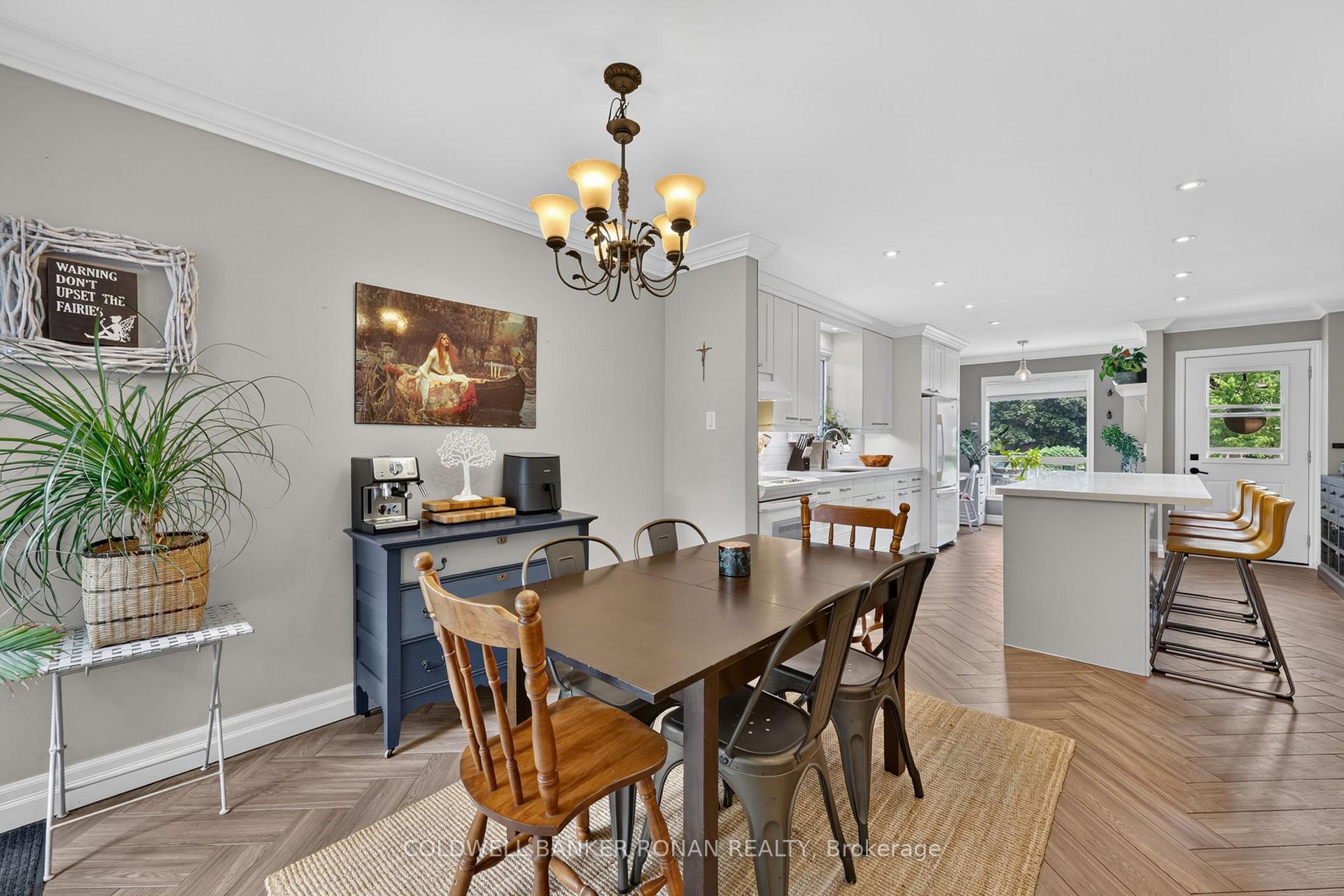 Photo 13 of 92 Daniele Avenue N, New Tecumseth, Beeton — HOMEH