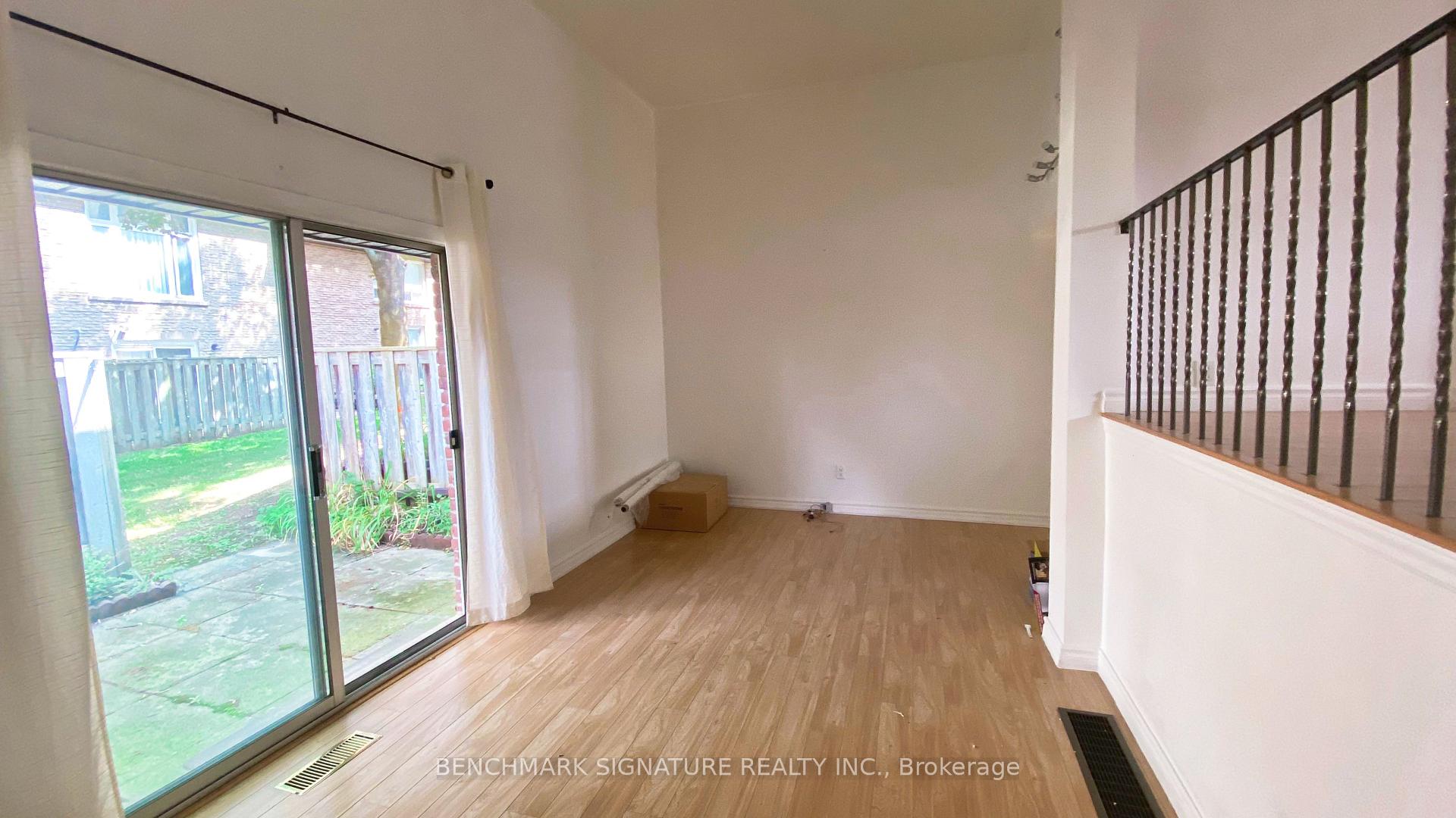 Photo 7 of 46 Rock Moss Way, North York, Hillcrest Village — HOMEH