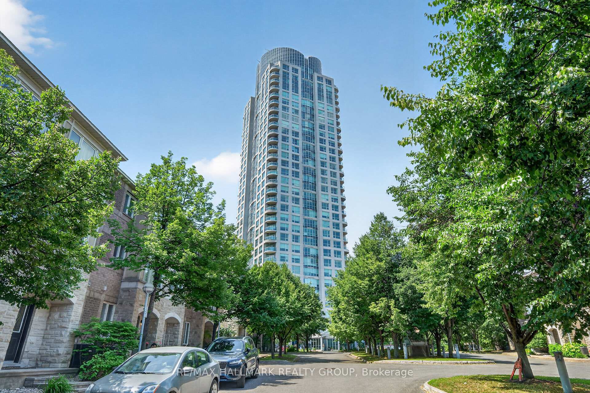 Front of Unit 1704, 38 Metropole Private