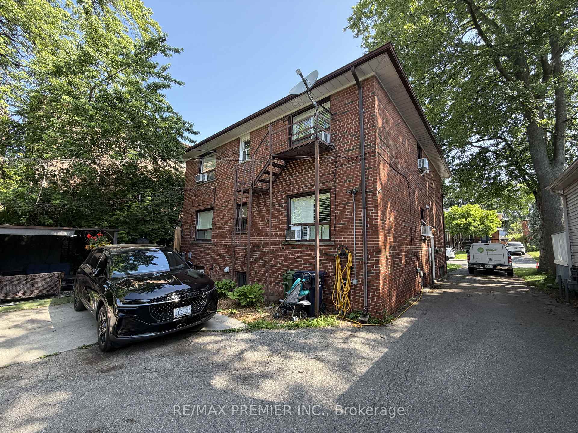 Photo 2 of 58 Forty-First Street, Etobicoke, Long Branch — HOMEH