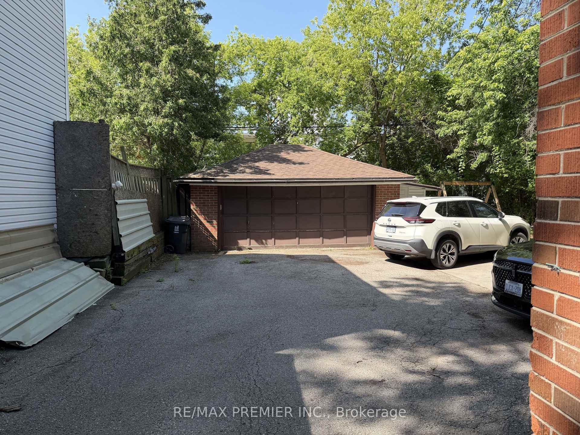 Photo 4 of 58 Forty-First Street, Etobicoke, Long Branch — HOMEH