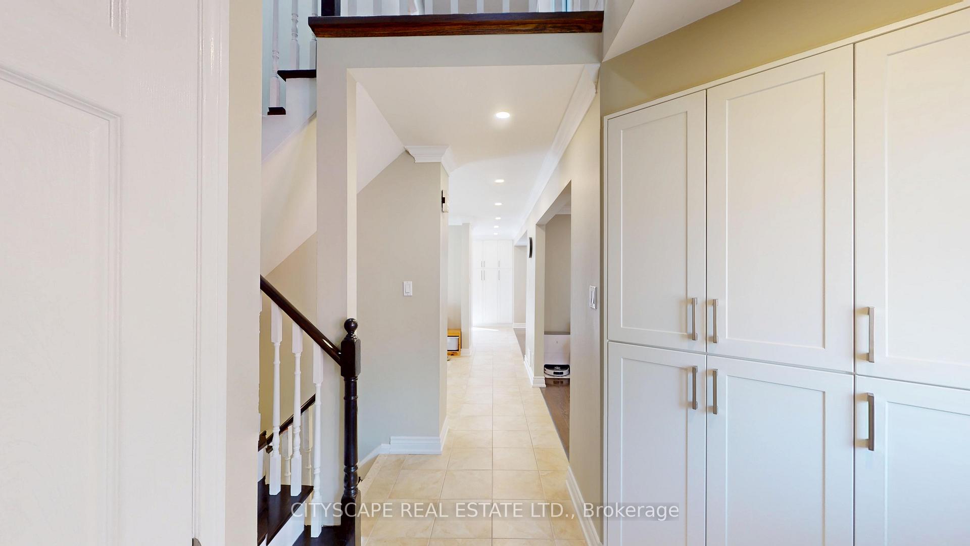 Photo 2 of 17 Badessa Circle, Vaughan, Brownridge — HOMEH