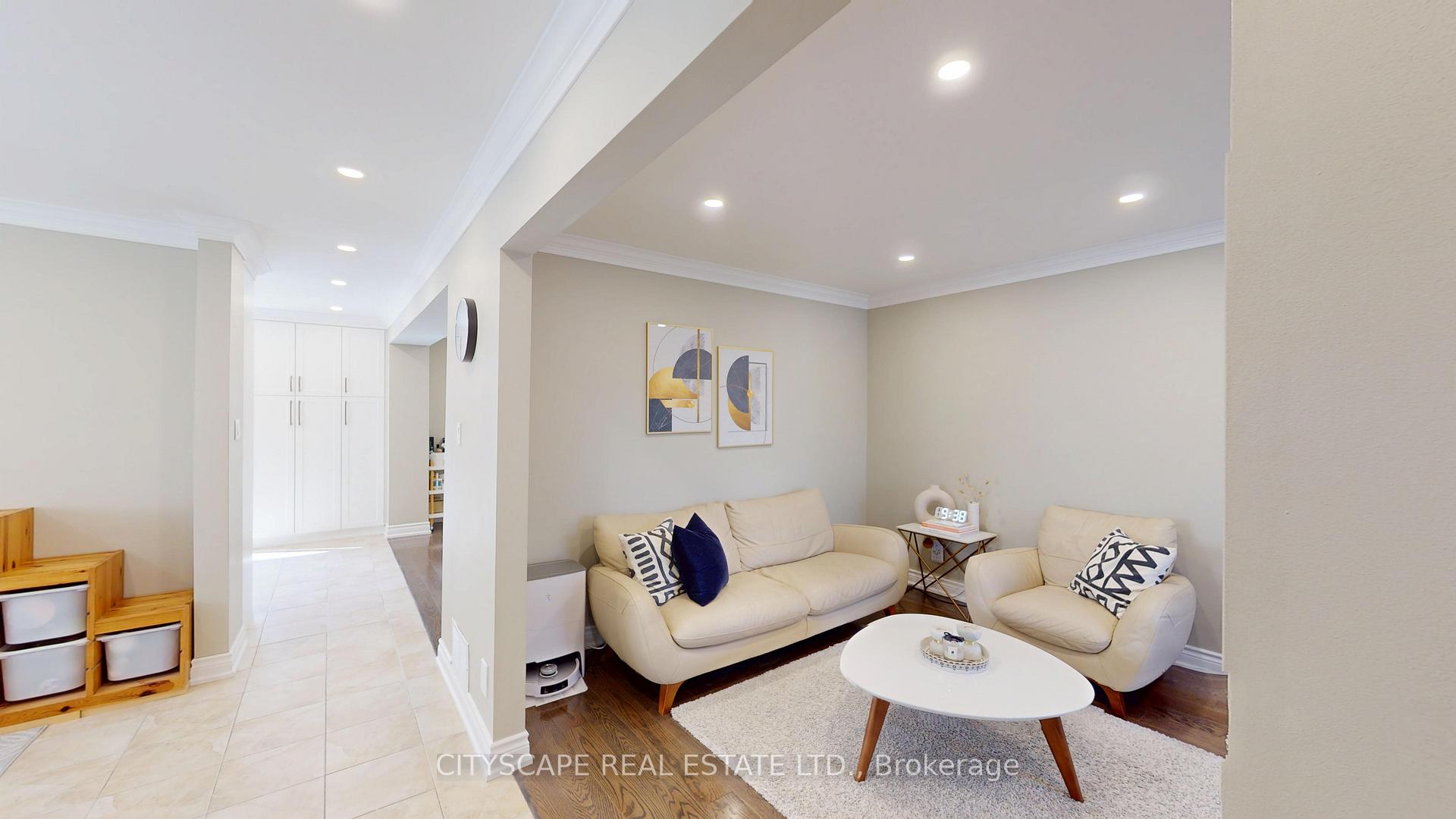 Photo 4 of 17 Badessa Circle, Vaughan, Brownridge — HOMEH