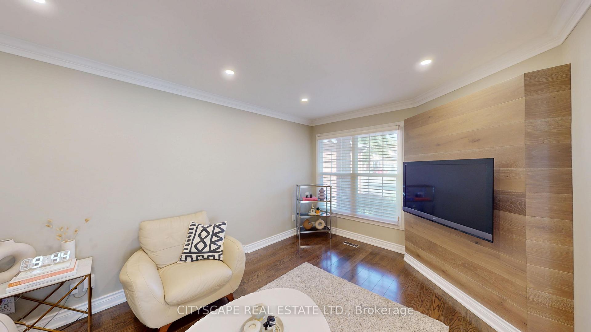 Photo 5 of 17 Badessa Circle, Vaughan, Brownridge — HOMEH