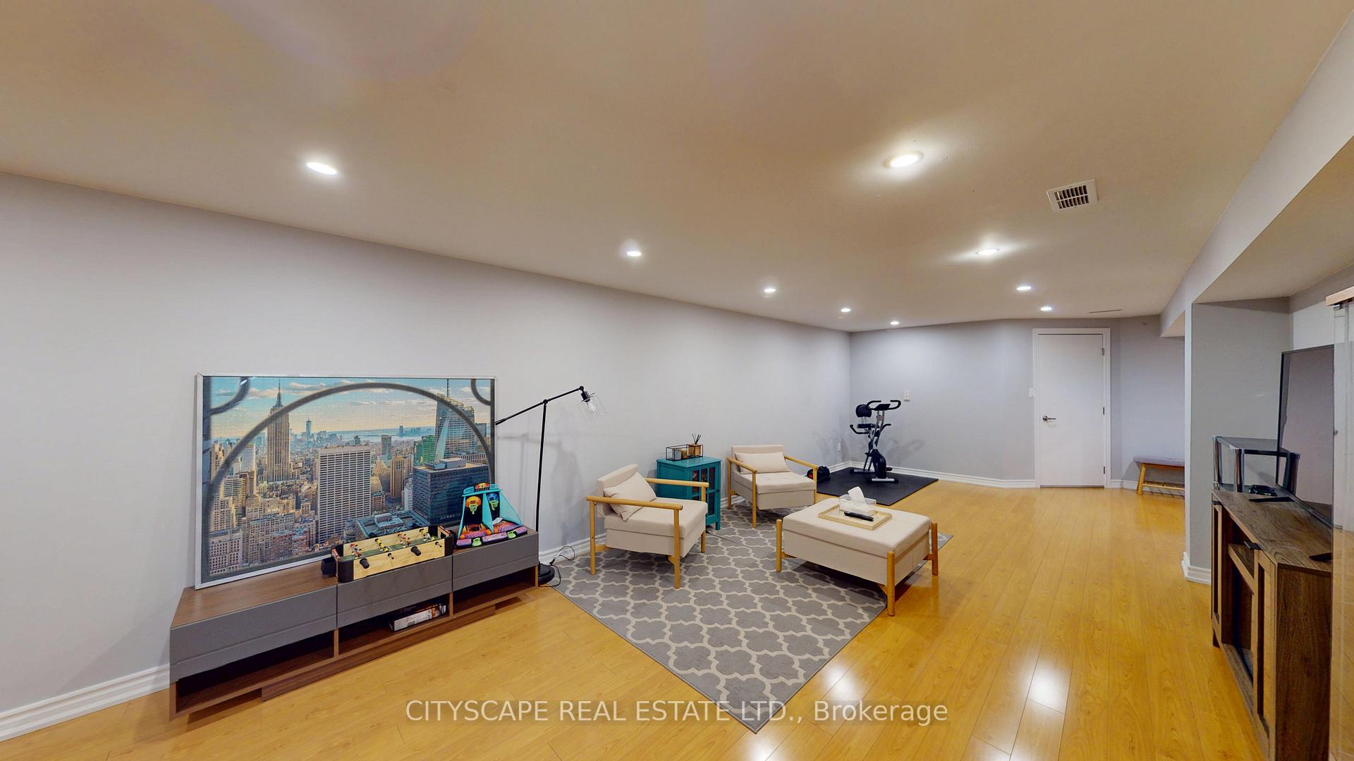 Photo 32 of 17 Badessa Circle, Vaughan, Brownridge — HOMEH