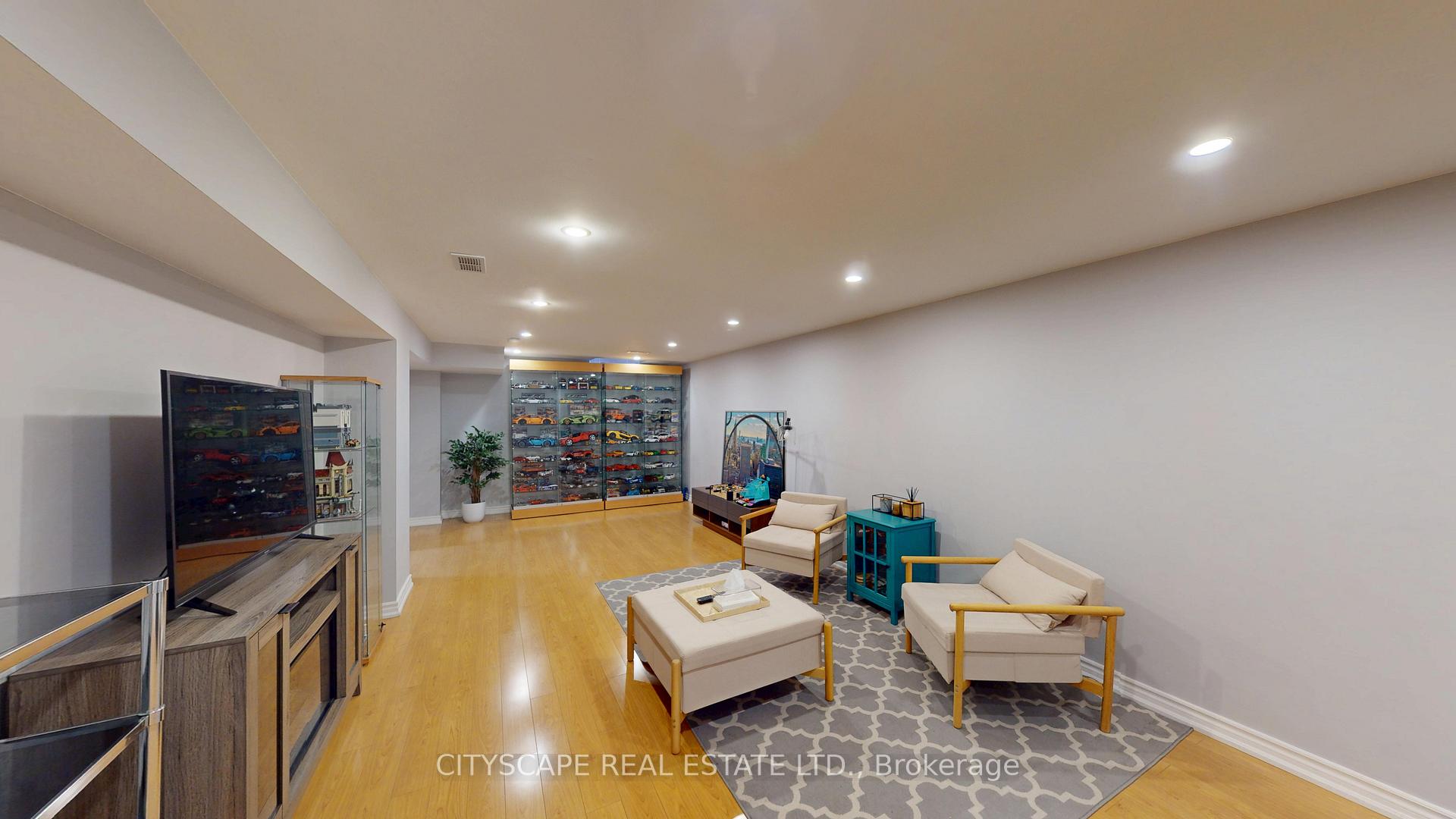 Photo 33 of 17 Badessa Circle, Vaughan, Brownridge — HOMEH