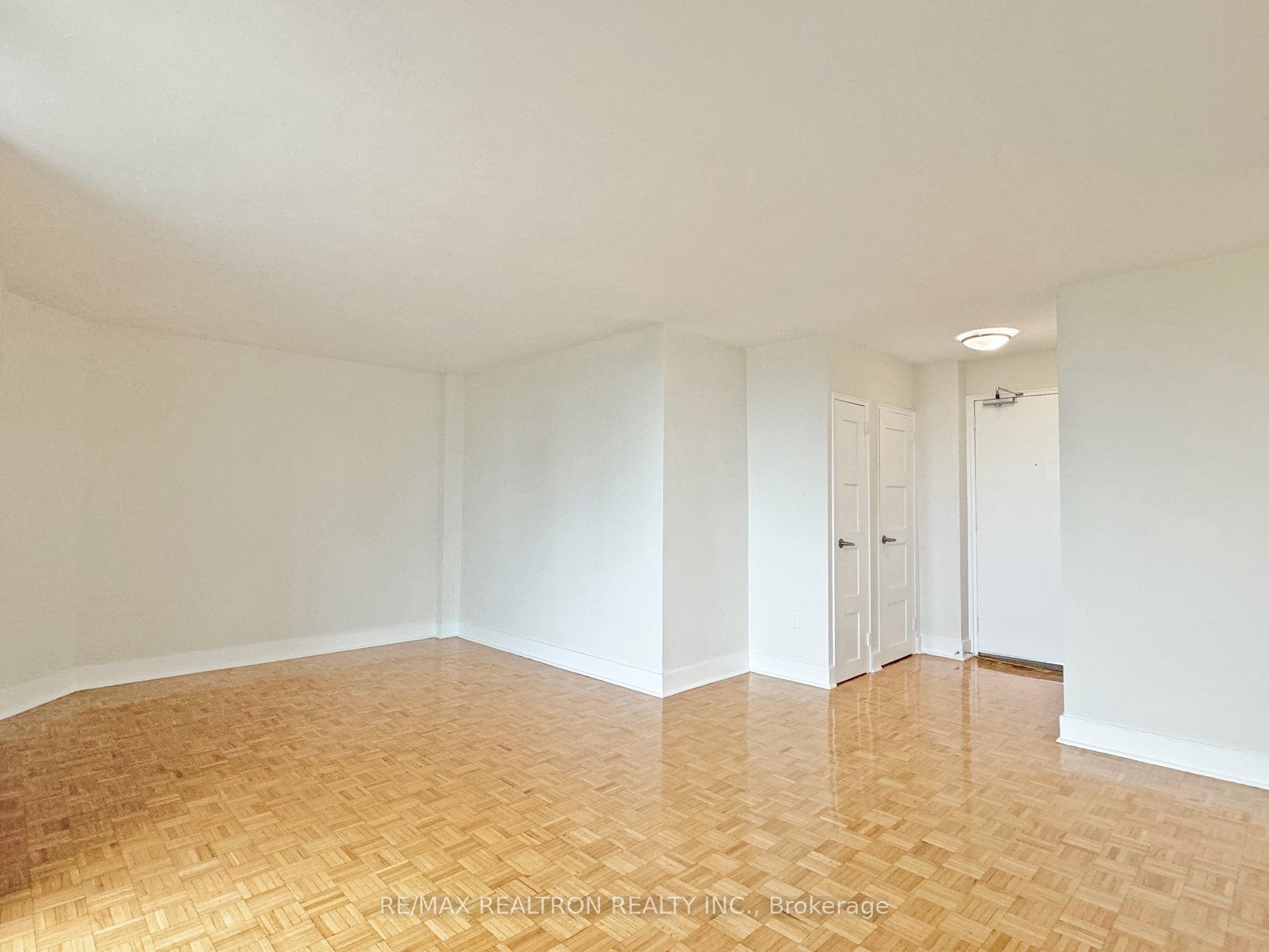 Photo 3 of Unit 903, 485 Huron Street, Toronto, The Annex — HOMEH