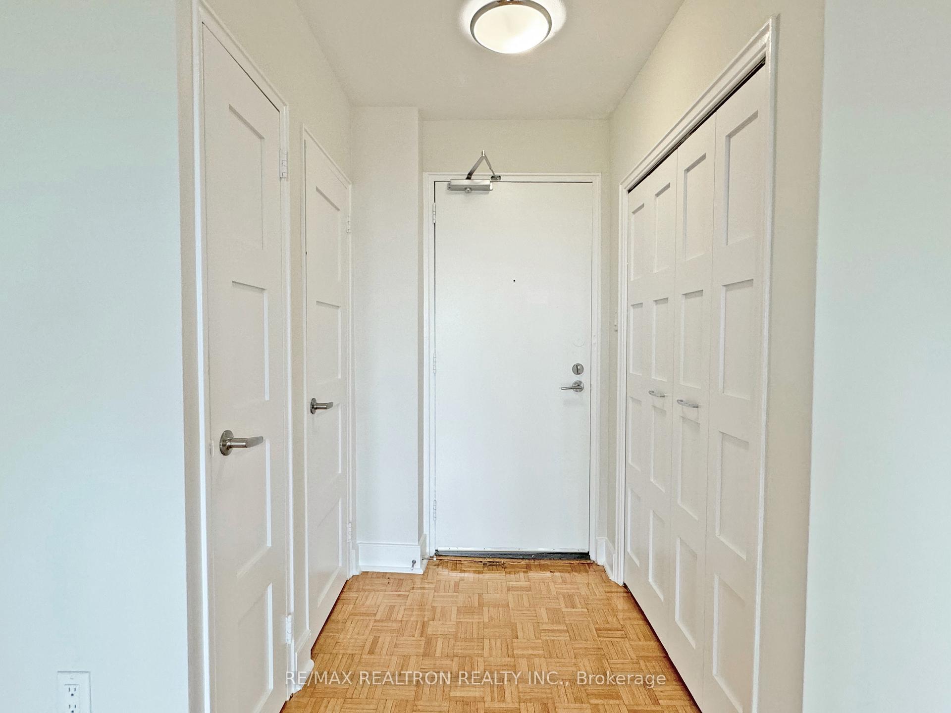 Photo 4 of Unit 903, 485 Huron Street, Toronto, The Annex — HOMEH