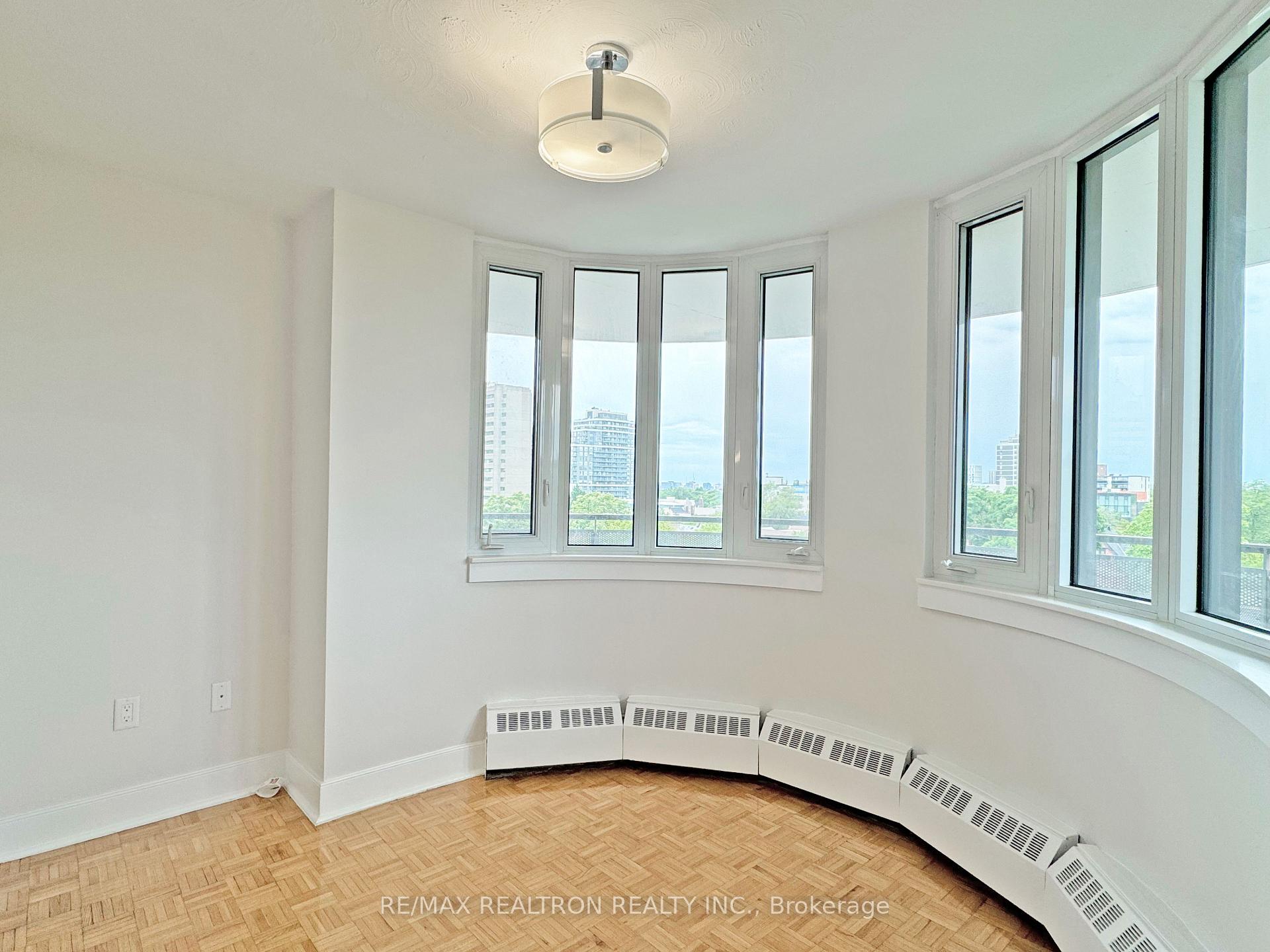 Photo 6 of Unit 903, 485 Huron Street, Toronto, The Annex — HOMEH