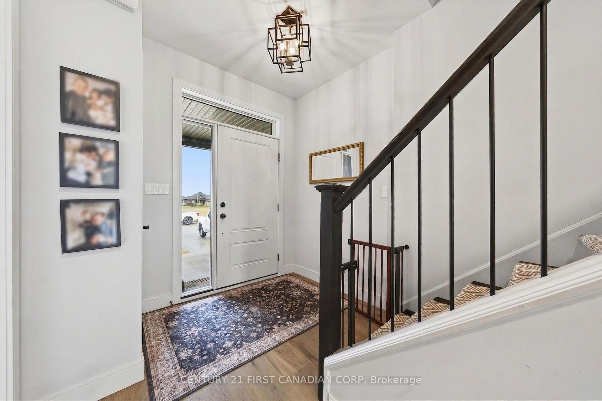Photo 5 of 31 Lindsay Crescent, Strathroy-Caradoc, SE — HOMEH