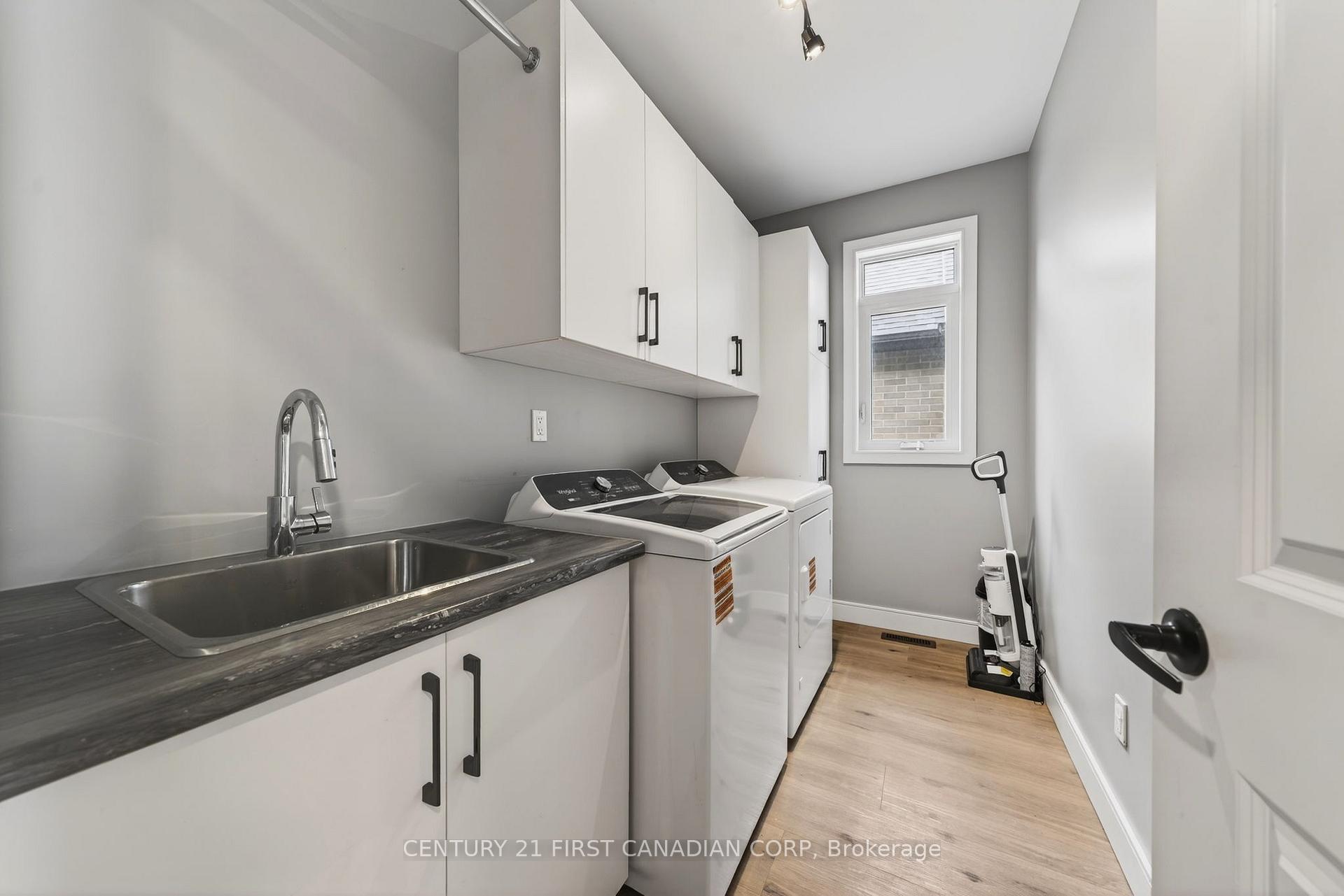 Photo 9 of 31 Lindsay Crescent, Strathroy-Caradoc, SE — HOMEH
