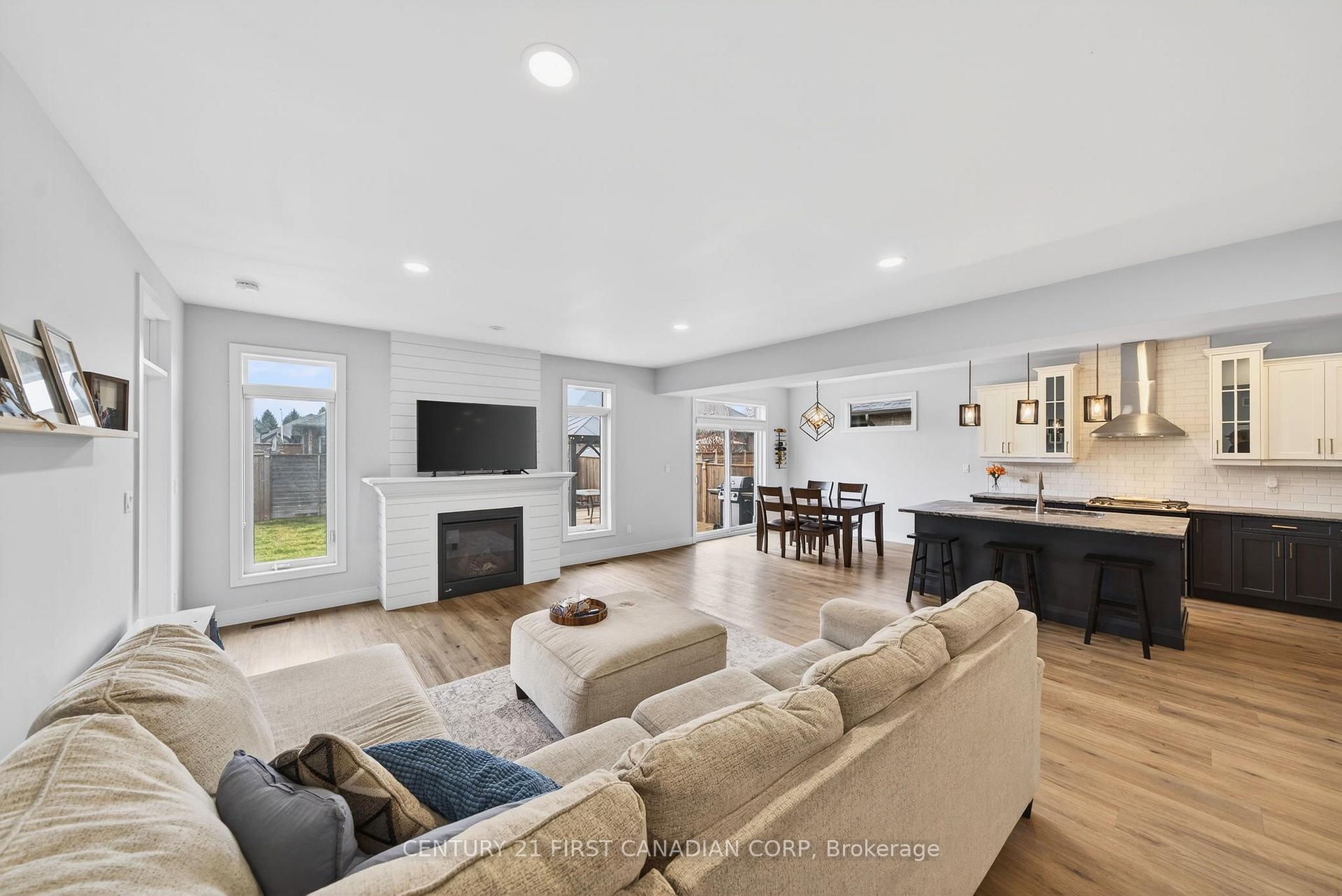 Photo 11 of 31 Lindsay Crescent, Strathroy-Caradoc, SE — HOMEH