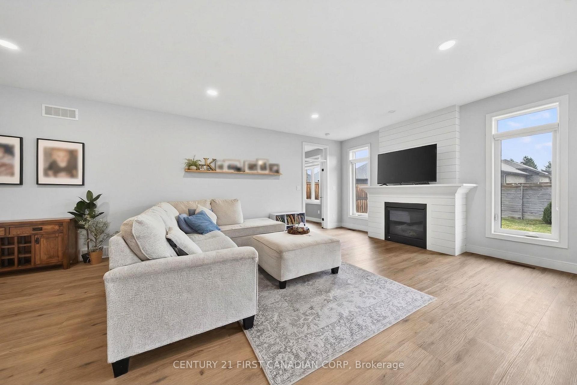 Photo 12 of 31 Lindsay Crescent, Strathroy-Caradoc, SE — HOMEH