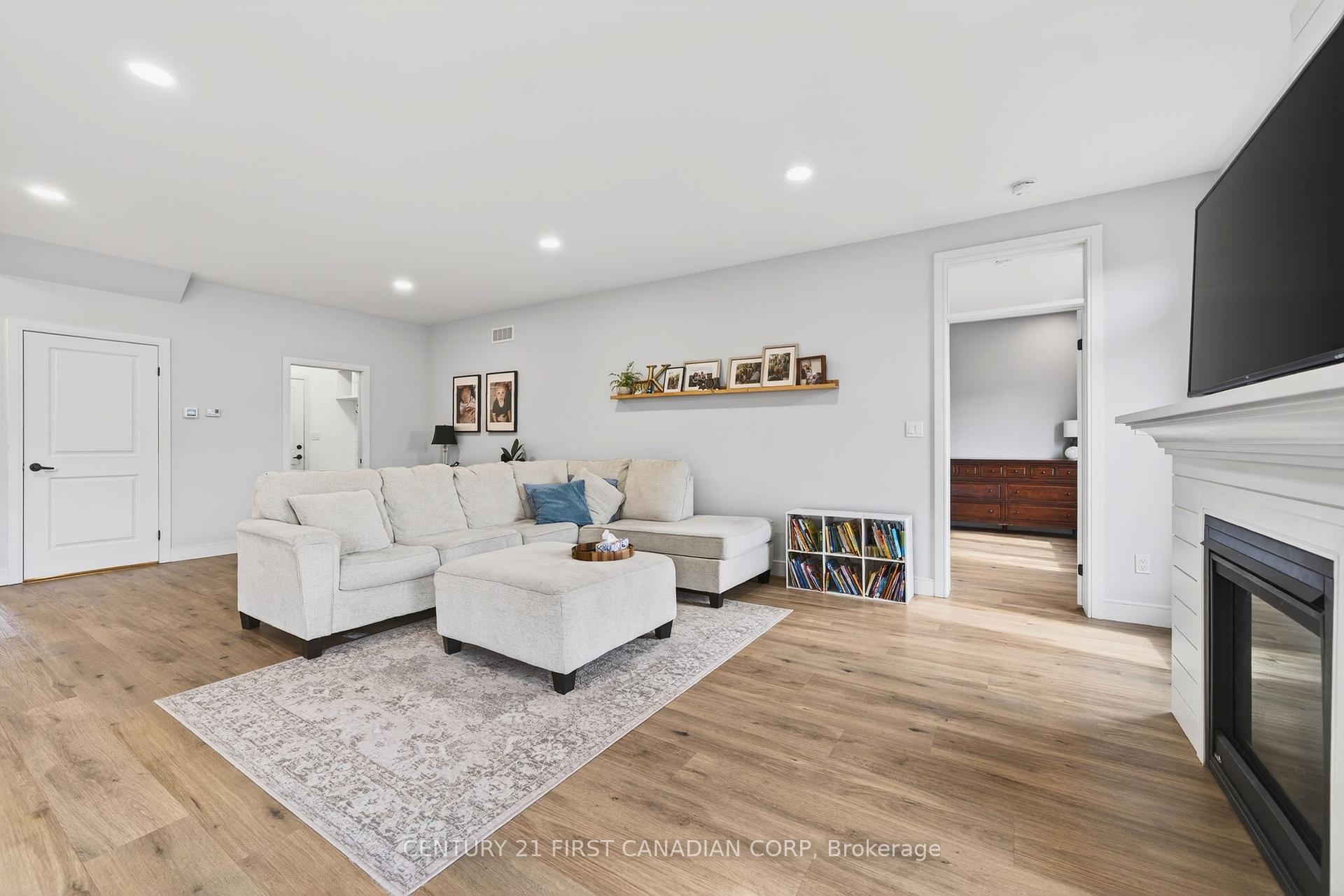 Photo 17 of 31 Lindsay Crescent, Strathroy-Caradoc, SE — HOMEH