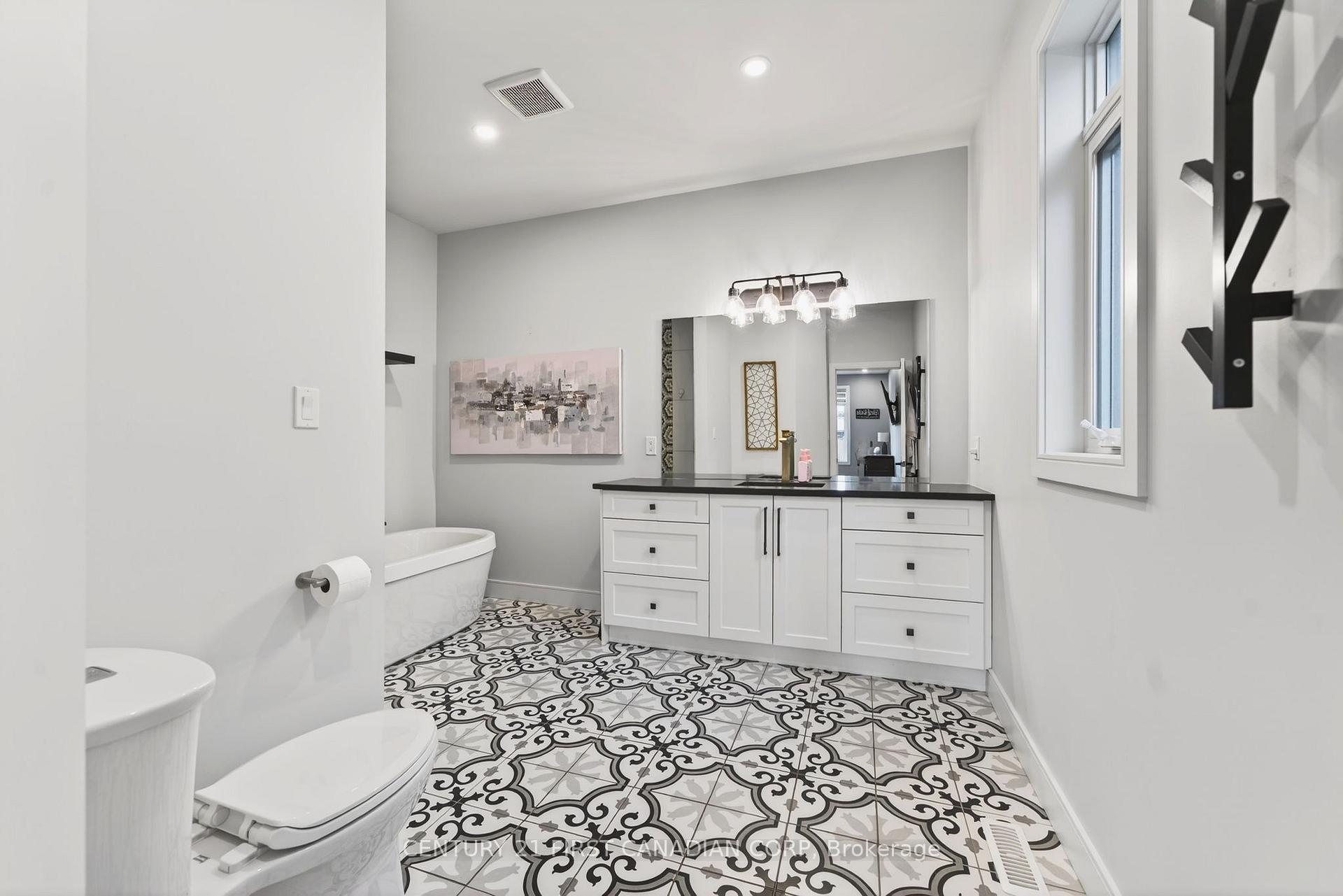 Photo 21 of 31 Lindsay Crescent, Strathroy-Caradoc, SE — HOMEH