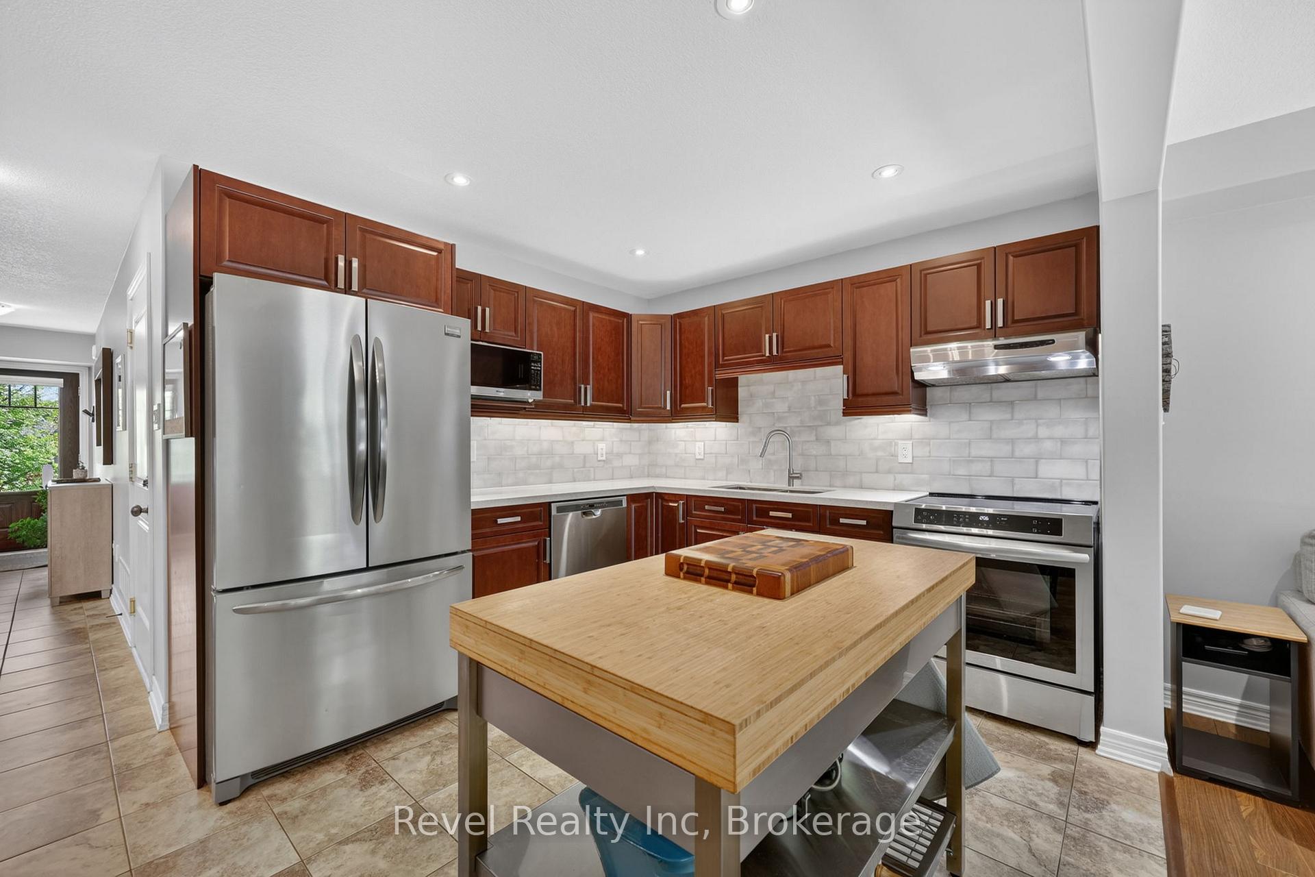 Photo 4 of 1038 Cook Drive, Midland — HOMEH
