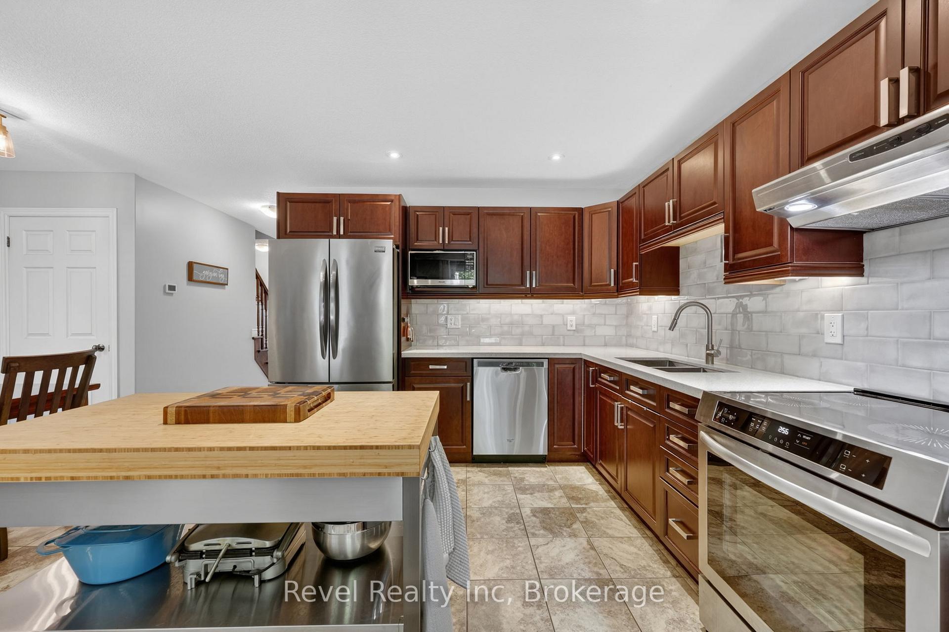 Photo 5 of 1038 Cook Drive, Midland — HOMEH