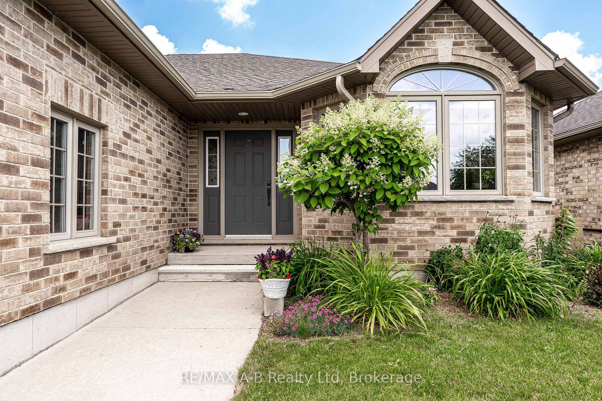 Photo 2 of 138 Millson Crescent, St. Marys — HOMEH