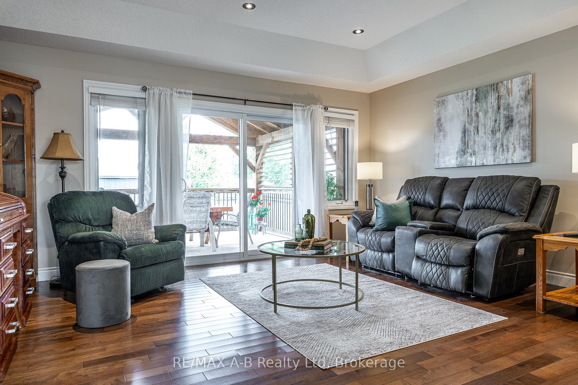 Photo 14 of 138 Millson Crescent, St. Marys — HOMEH