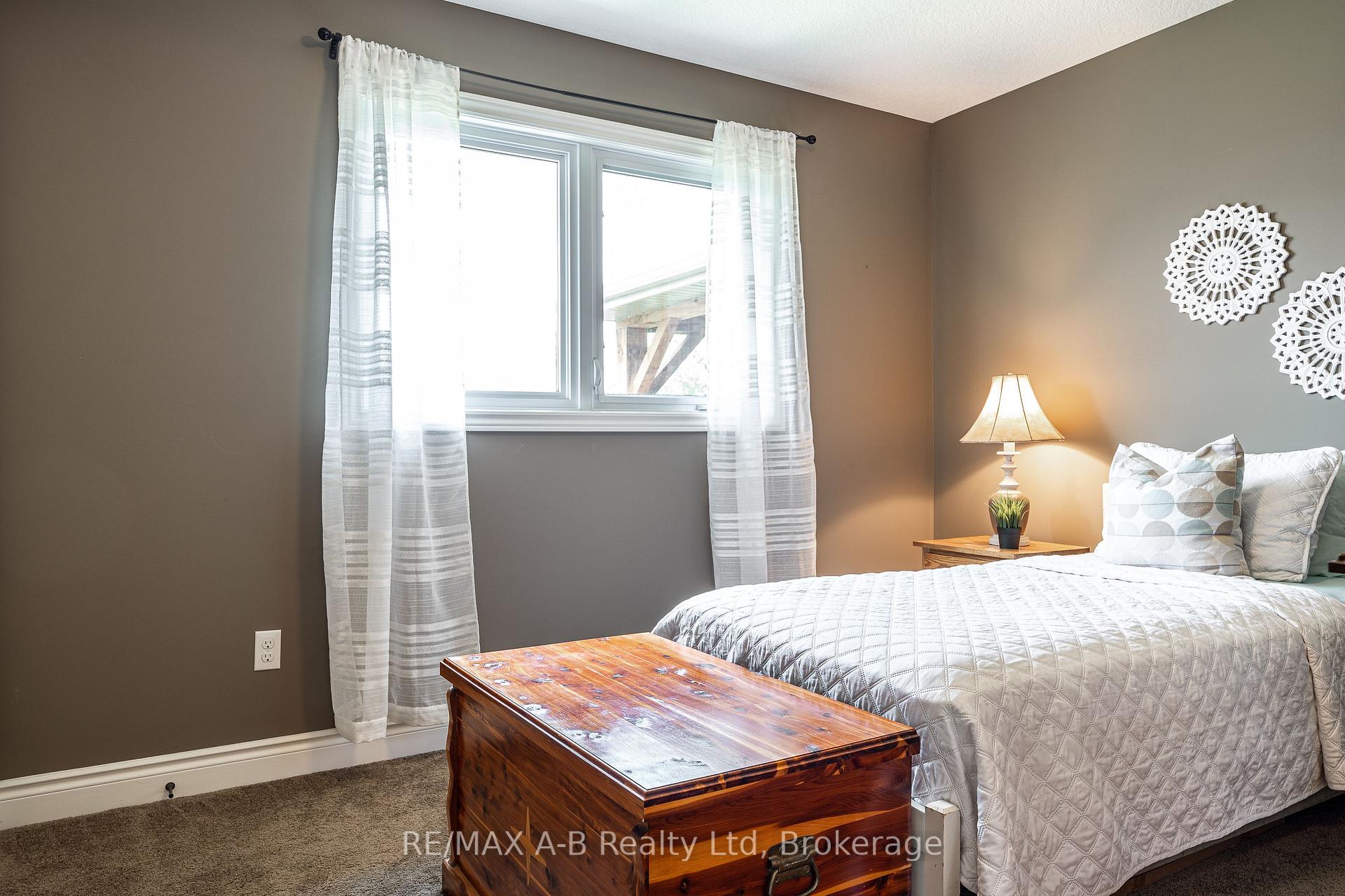 Photo 23 of 138 Millson Crescent, St. Marys — HOMEH