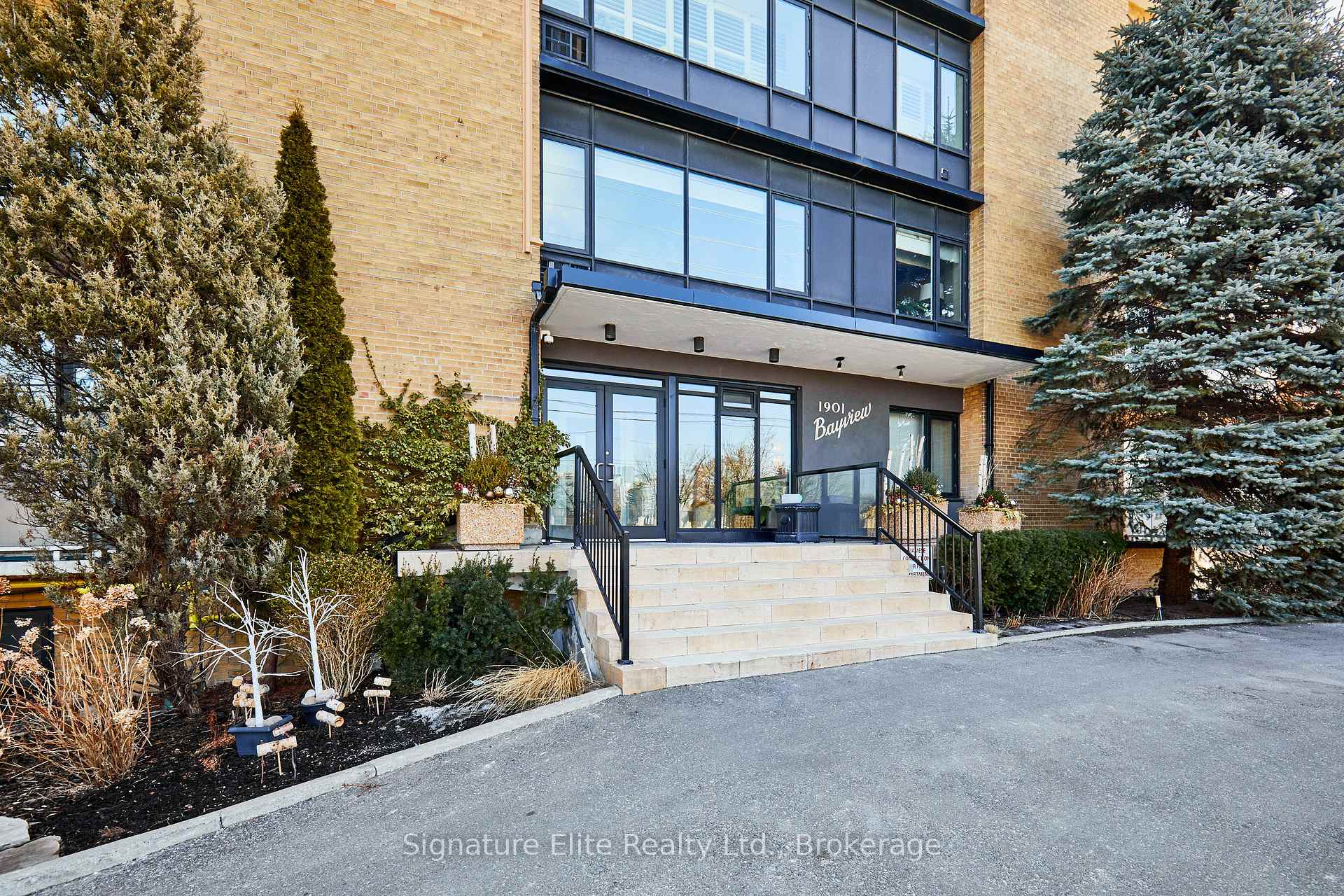 Photo 2 of Unit 405, 1901 Bayview Avenue, Toronto, Leaside — HOMEH