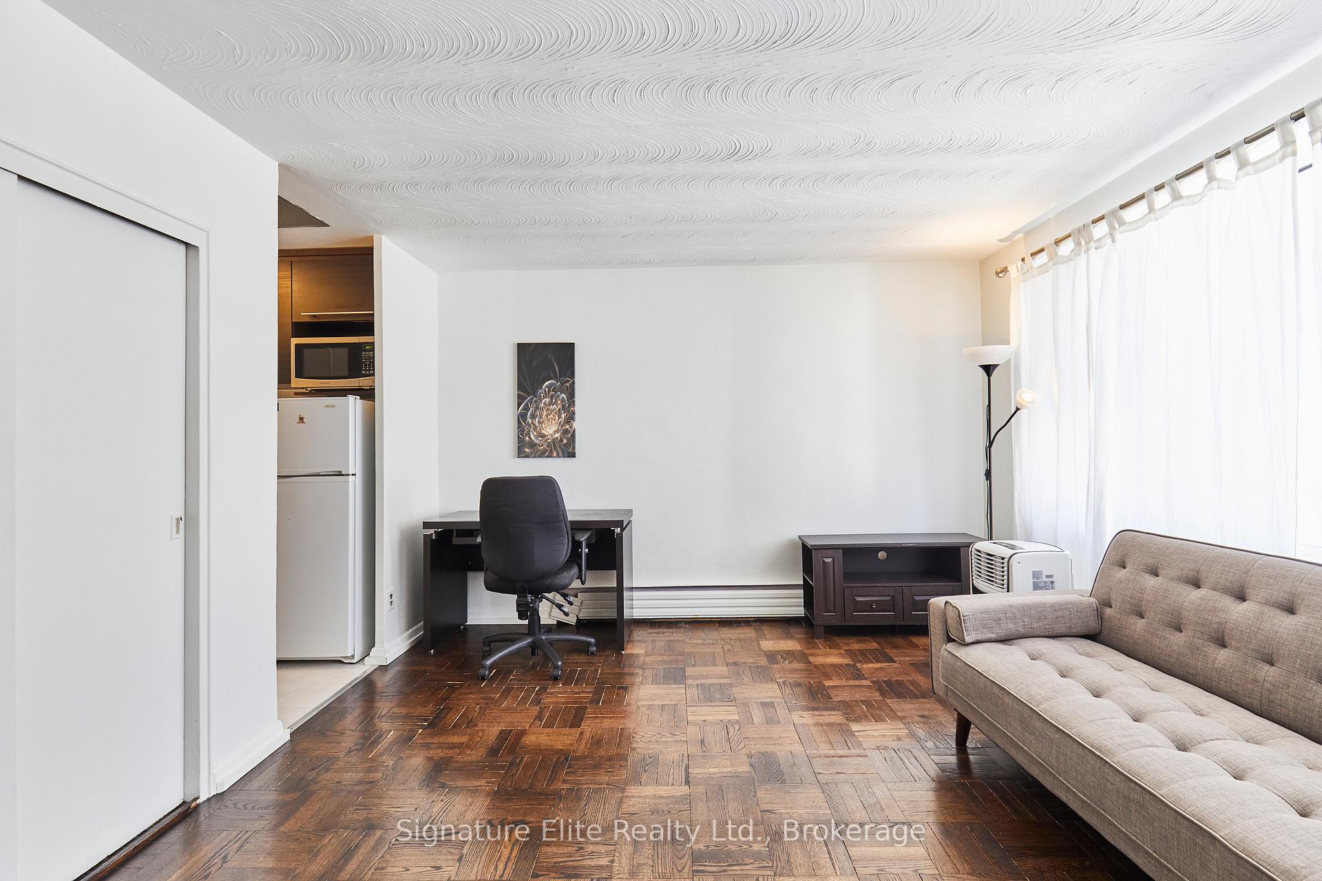 Photo 4 of Unit 405, 1901 Bayview Avenue, Toronto, Leaside — HOMEH