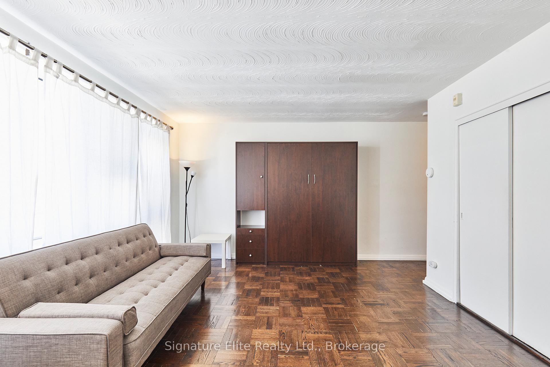 Photo 5 of Unit 405, 1901 Bayview Avenue, Toronto, Leaside — HOMEH