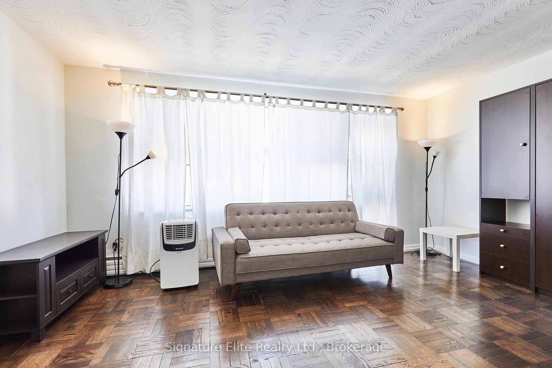 Photo 8 of Unit 405, 1901 Bayview Avenue, Toronto, Leaside — HOMEH