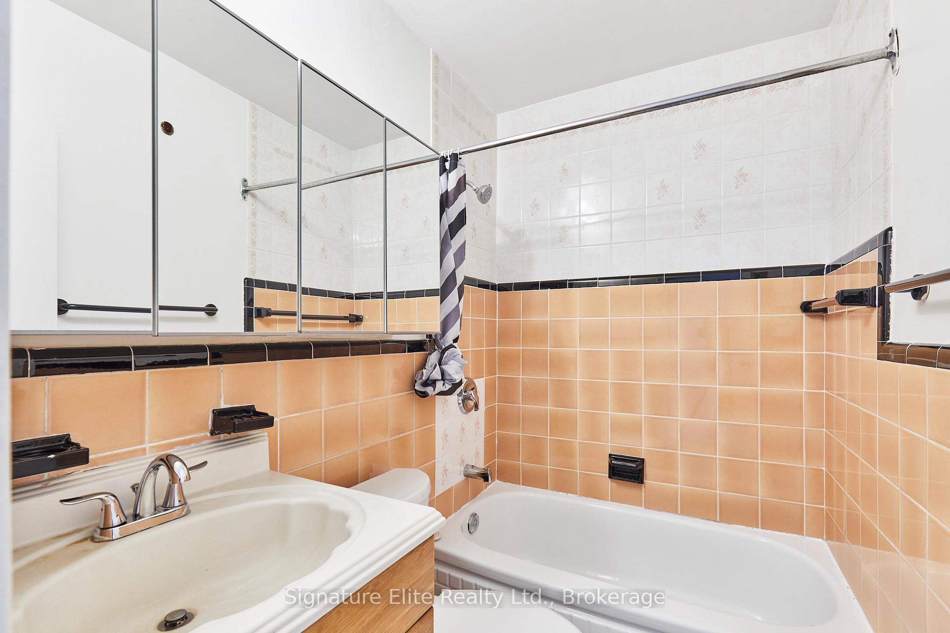 Photo 11 of Unit 405, 1901 Bayview Avenue, Toronto, Leaside — HOMEH