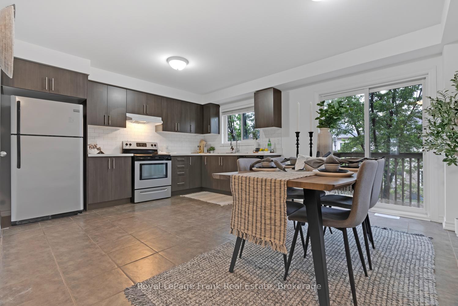 Photo 2 of 28 Katerson Lane, Clarington, Courtice — HOMEH