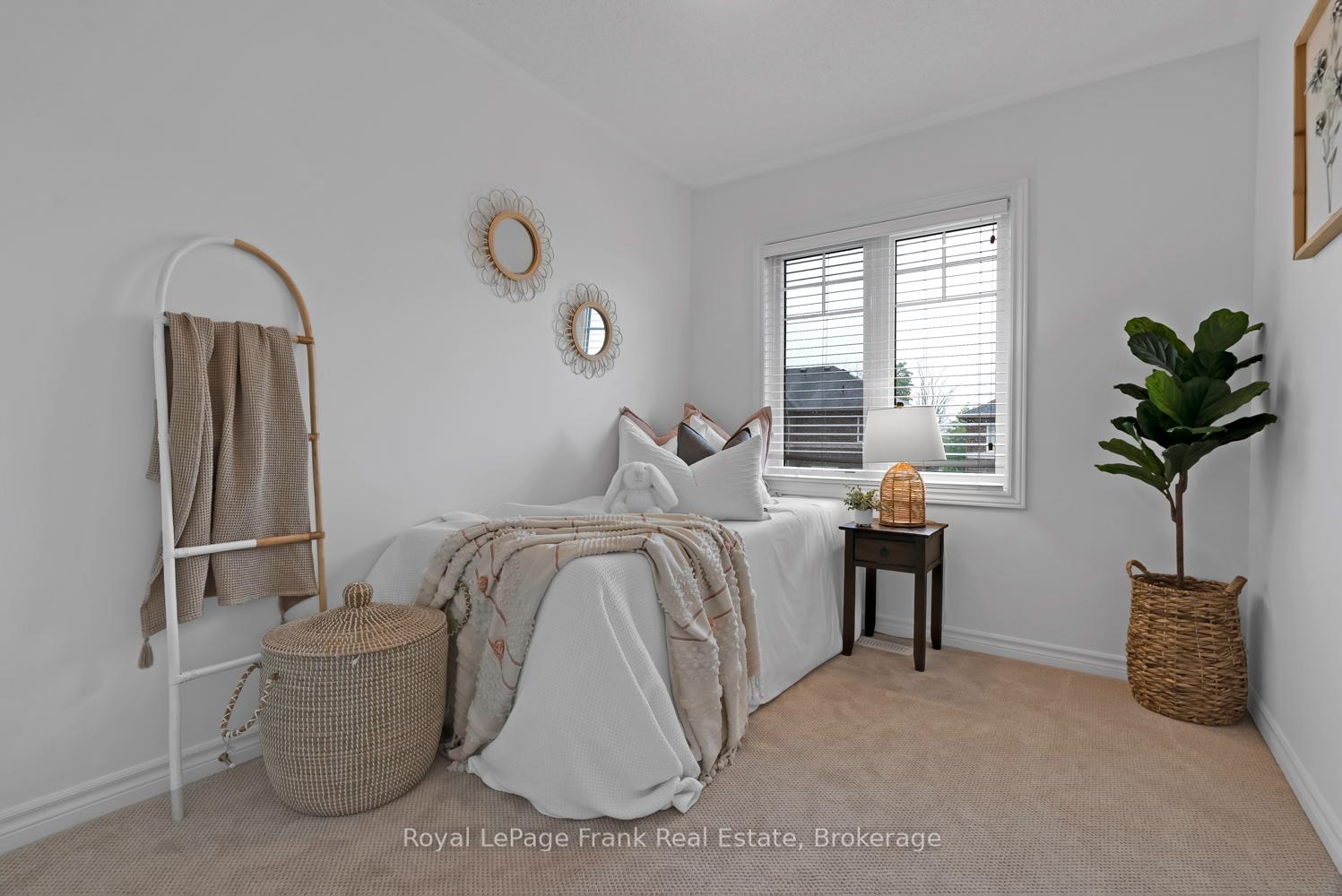 Photo 14 of 28 Katerson Lane, Clarington, Courtice — HOMEH