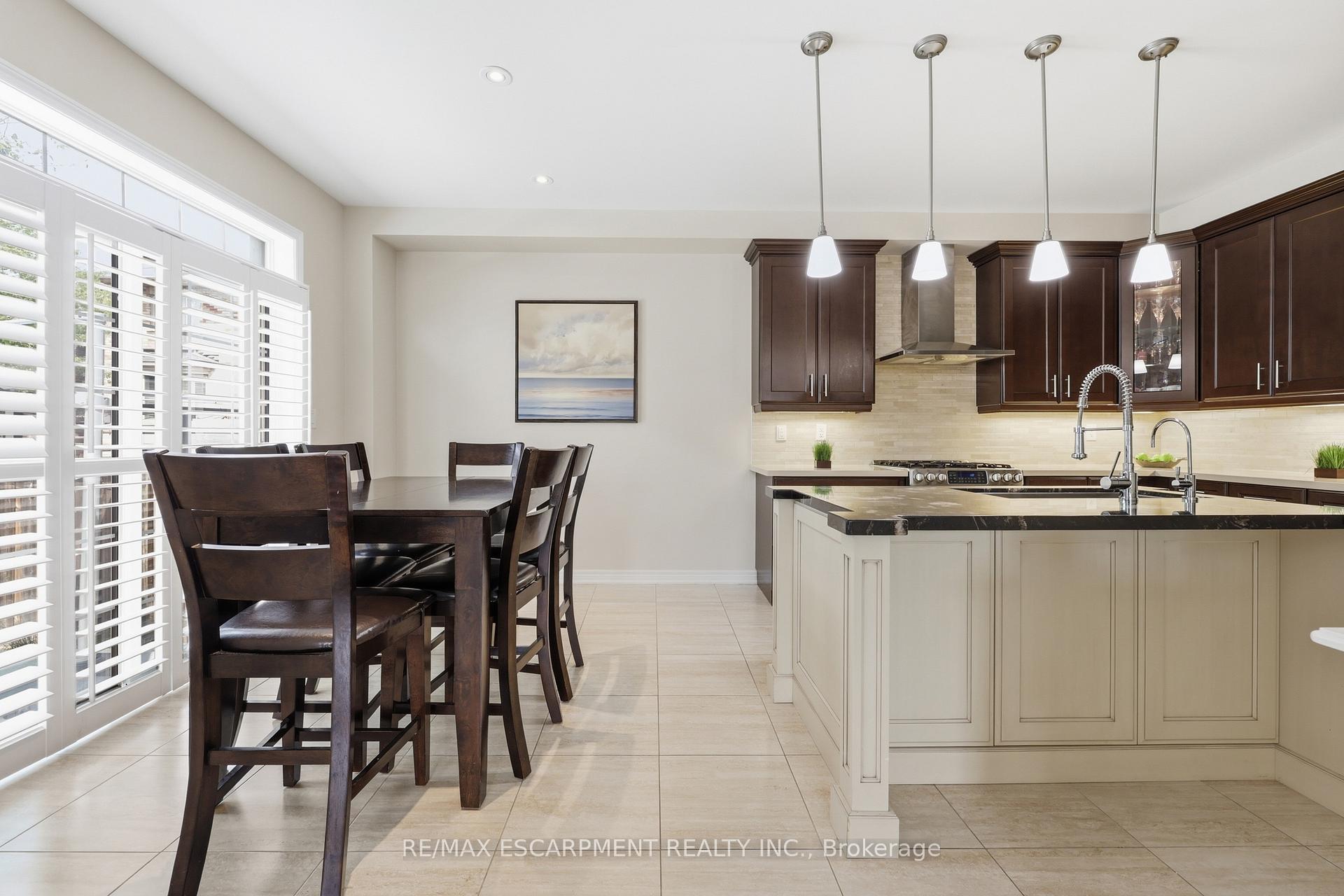Photo 14 of 4645 Doug Wright Drive, Burlington, Alton — HOMEH