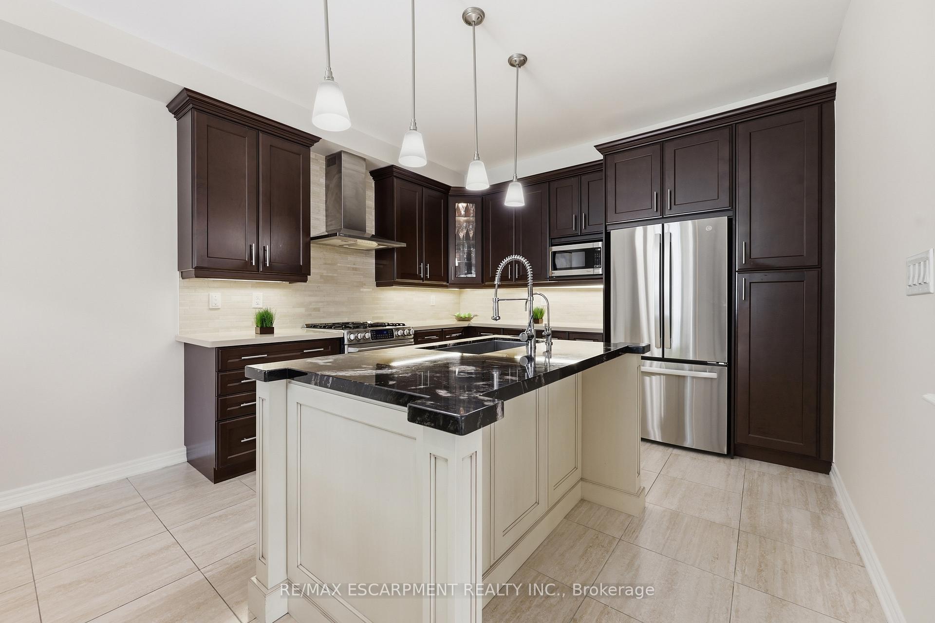 Photo 17 of 4645 Doug Wright Drive, Burlington, Alton — HOMEH