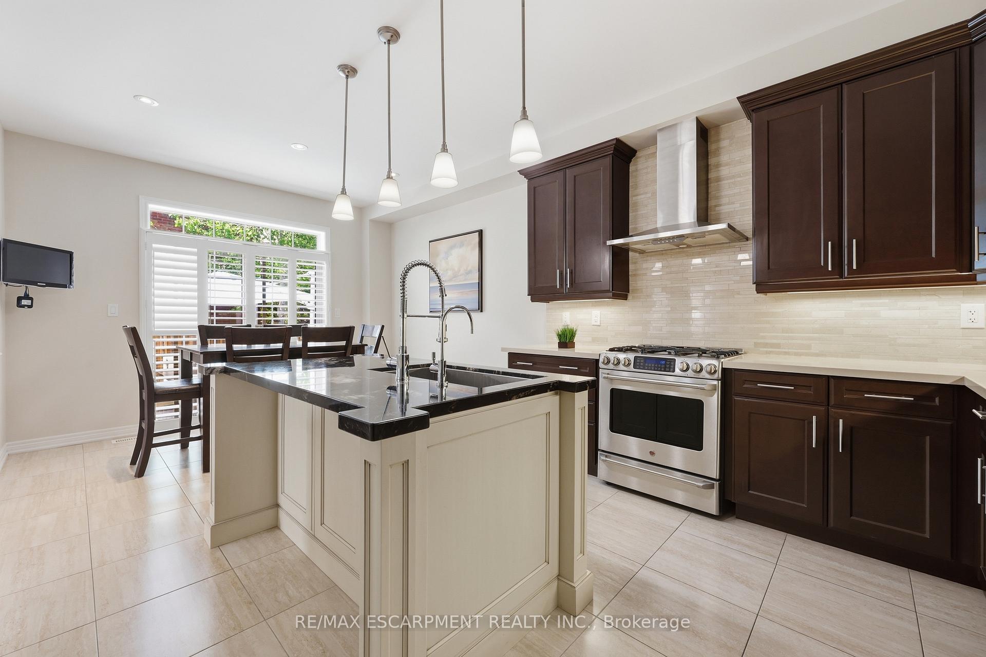 Photo 18 of 4645 Doug Wright Drive, Burlington, Alton — HOMEH