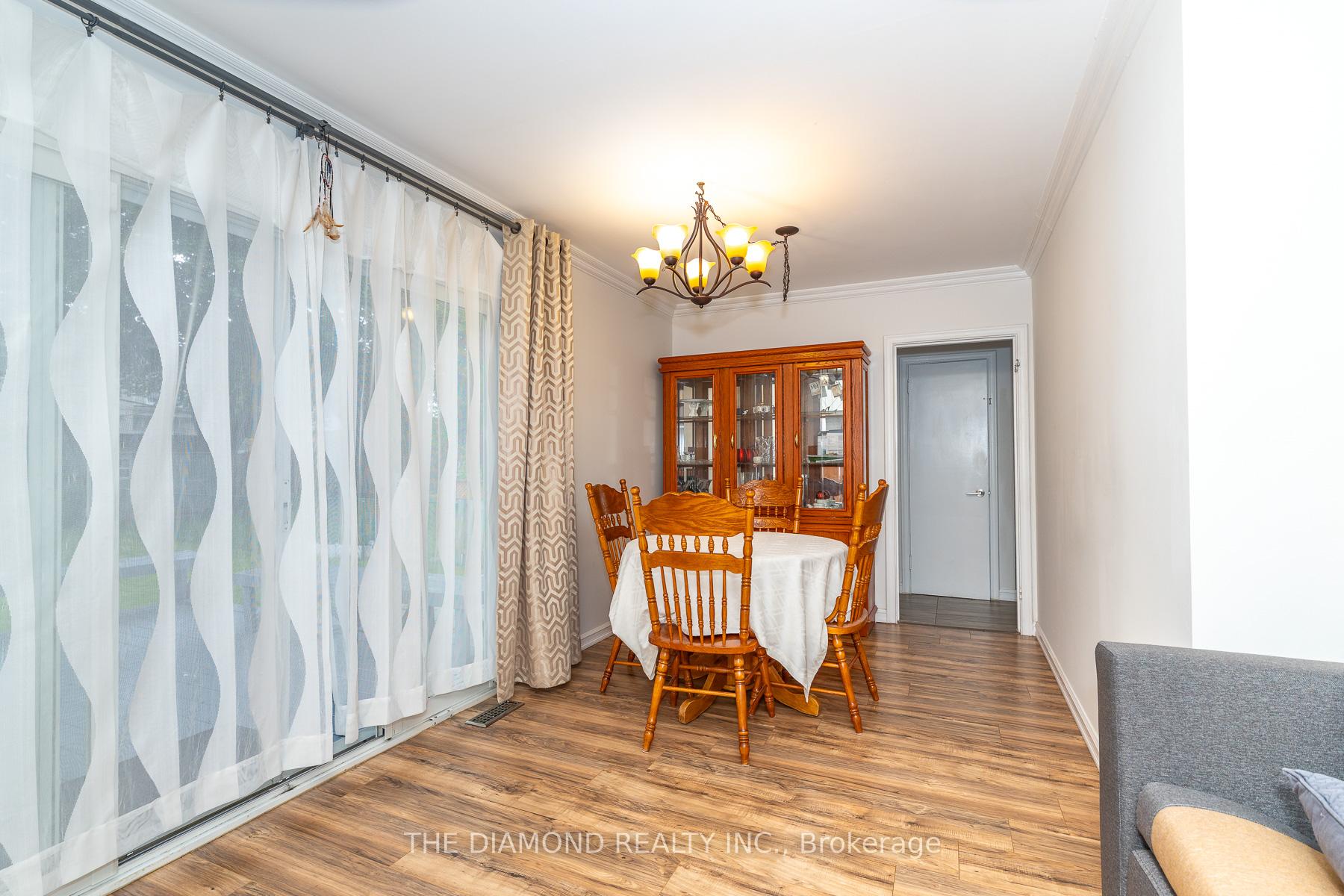 Photo 8 of 75 Glen Agar Drive, Etobicoke, Princess-Rosethorn — HOMEH