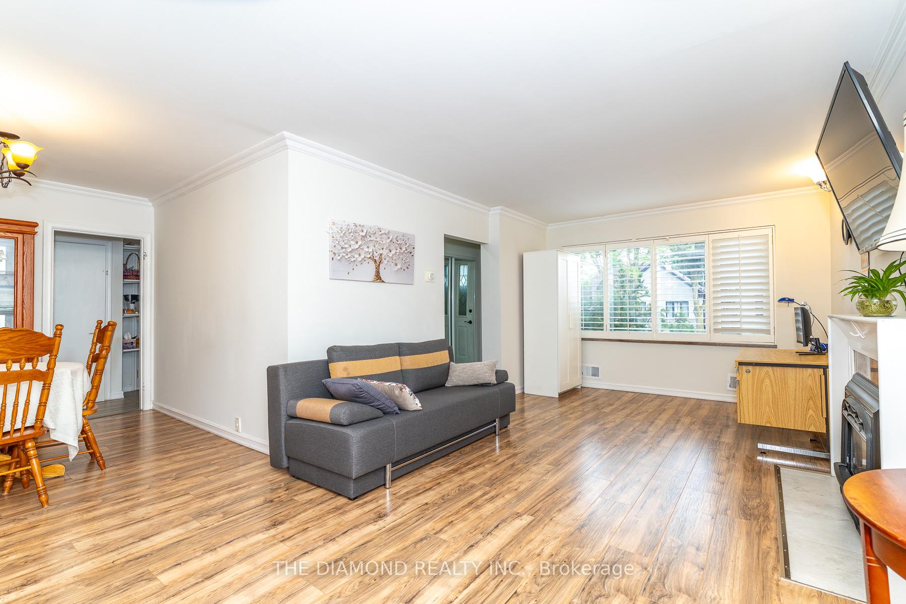Photo 9 of 75 Glen Agar Drive, Etobicoke, Princess-Rosethorn — HOMEH