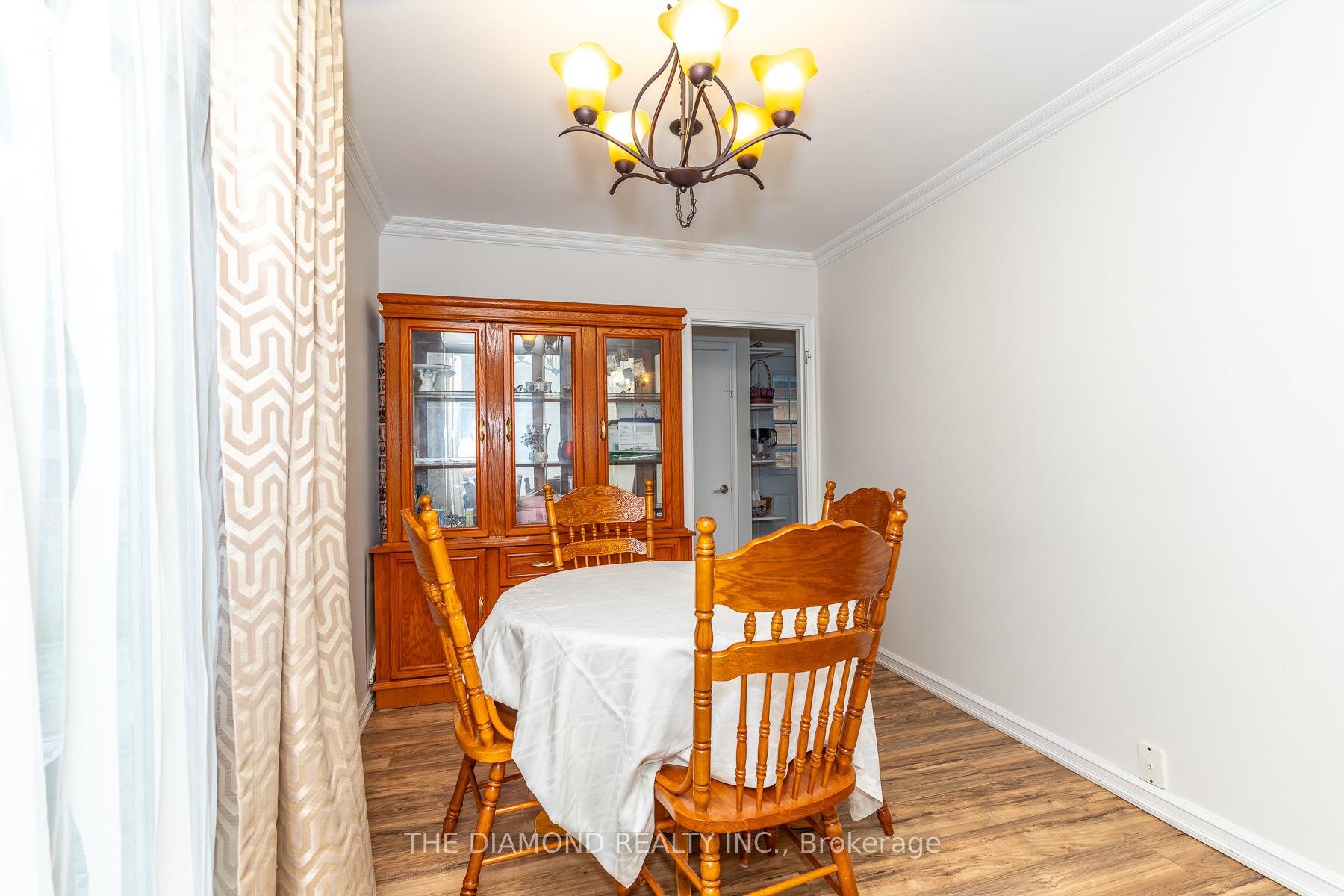 Photo 11 of 75 Glen Agar Drive, Etobicoke, Princess-Rosethorn — HOMEH