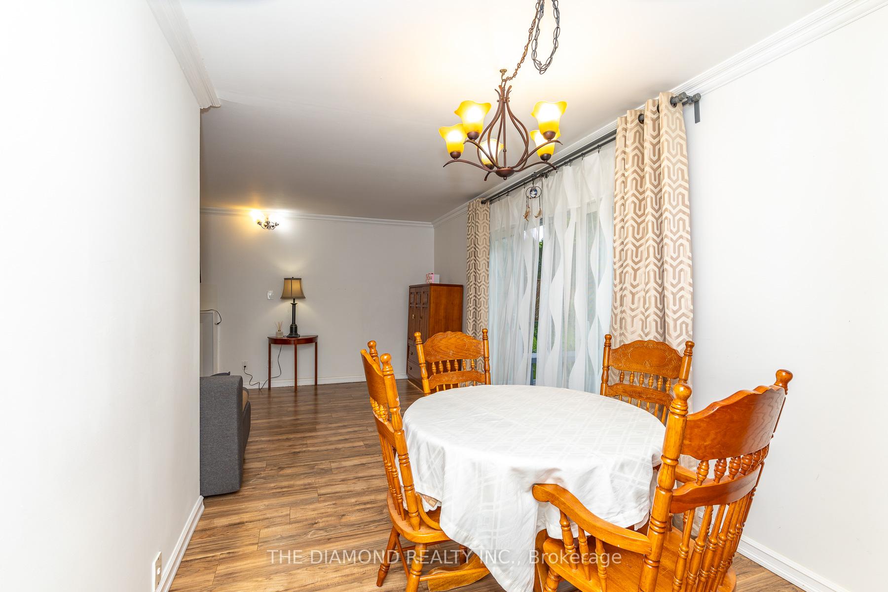 Photo 12 of 75 Glen Agar Drive, Etobicoke, Princess-Rosethorn — HOMEH