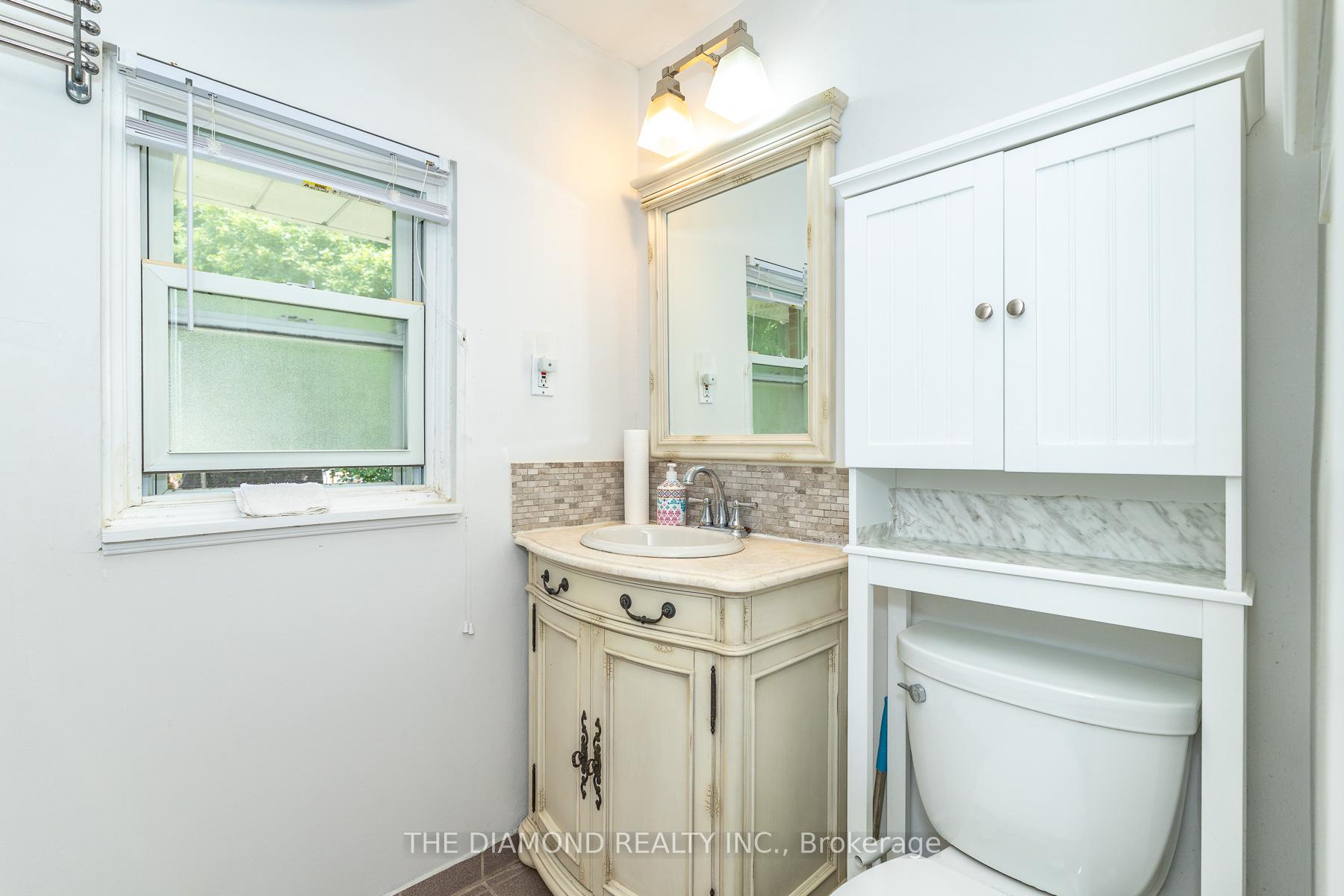 Photo 22 of 75 Glen Agar Drive, Etobicoke, Princess-Rosethorn — HOMEH