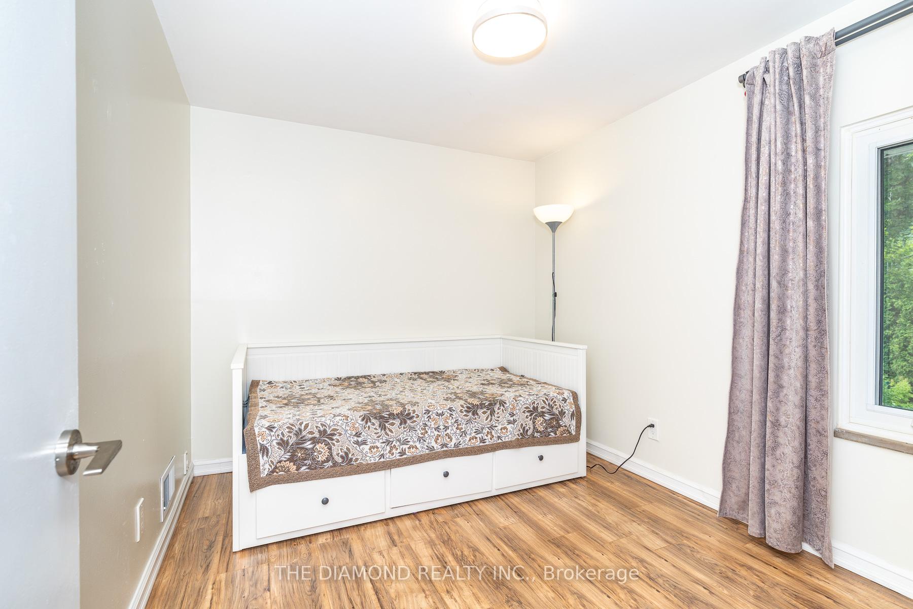 Photo 27 of 75 Glen Agar Drive, Etobicoke, Princess-Rosethorn — HOMEH