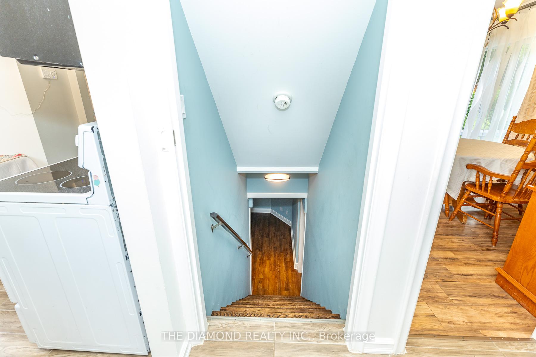 Photo 29 of 75 Glen Agar Drive, Etobicoke, Princess-Rosethorn — HOMEH