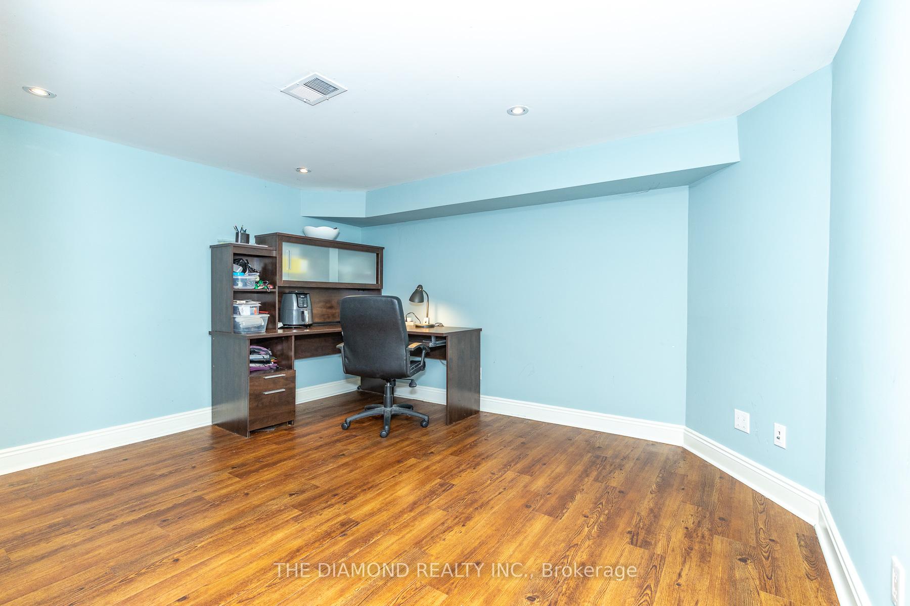 Photo 30 of 75 Glen Agar Drive, Etobicoke, Princess-Rosethorn — HOMEH