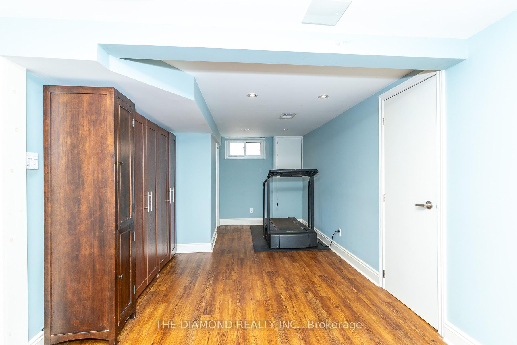 Photo 31 of 75 Glen Agar Drive, Etobicoke, Princess-Rosethorn — HOMEH
