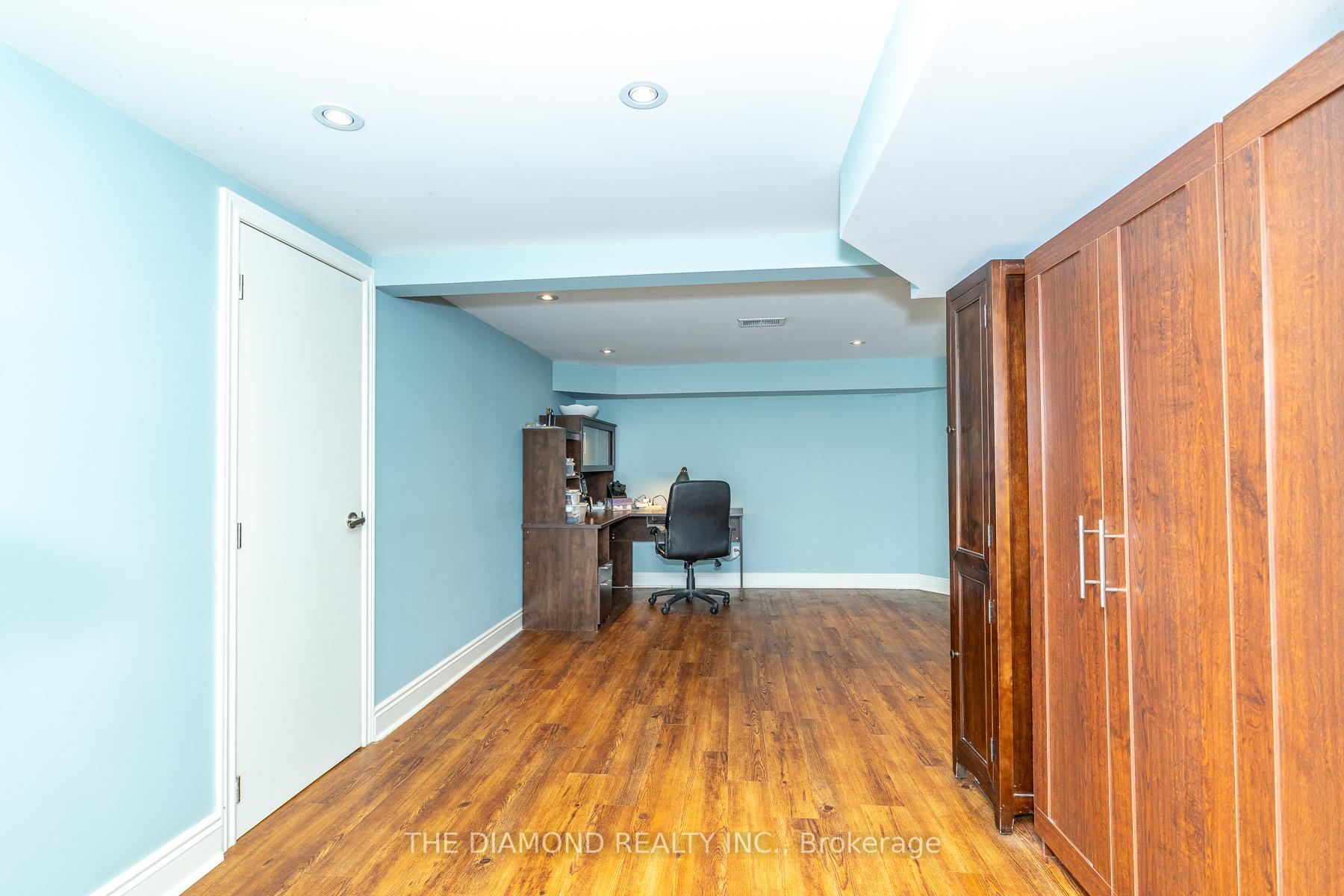 Photo 32 of 75 Glen Agar Drive, Etobicoke, Princess-Rosethorn — HOMEH