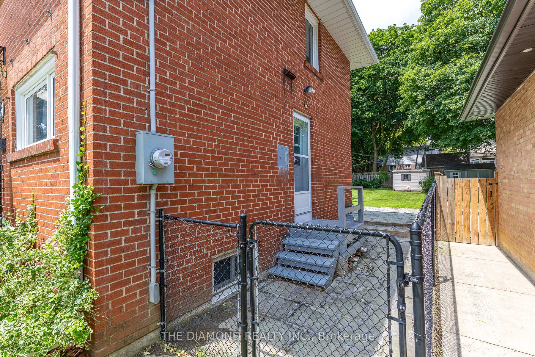 Photo 35 of 75 Glen Agar Drive, Etobicoke, Princess-Rosethorn — HOMEH