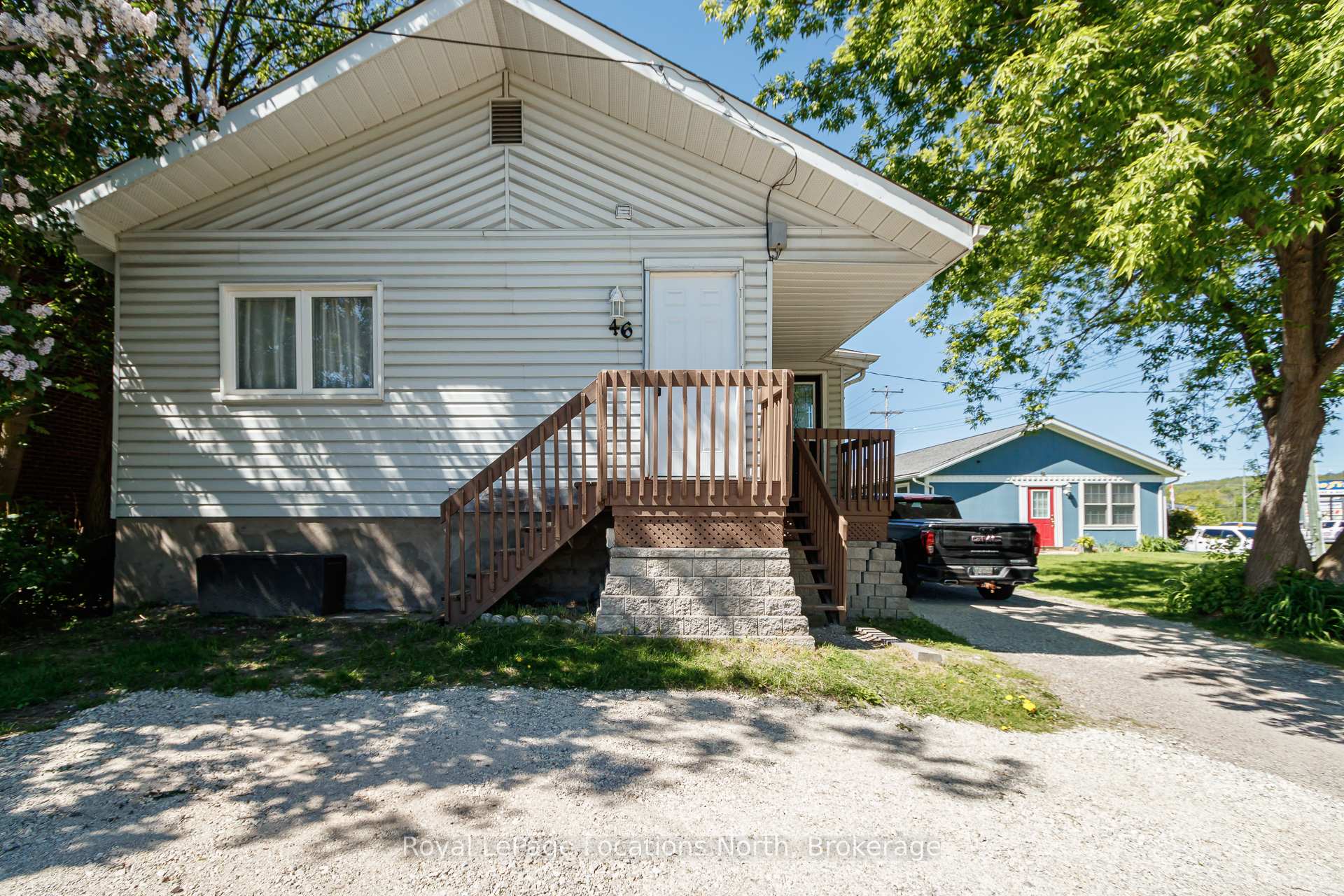 Photo 2 of 46 Fourth Street W, Midland — HOMEH