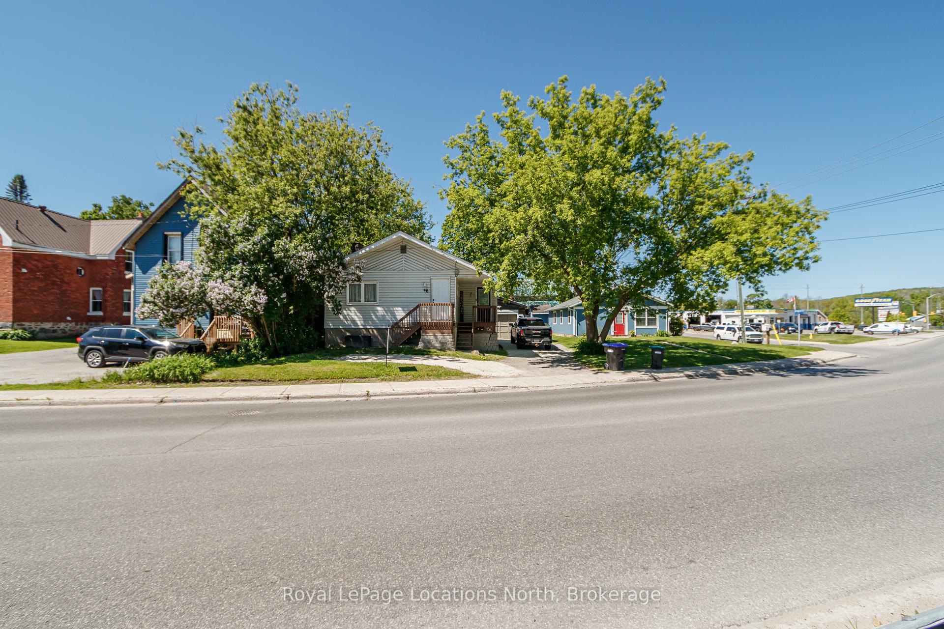 Photo 3 of 46 Fourth Street W, Midland — HOMEH