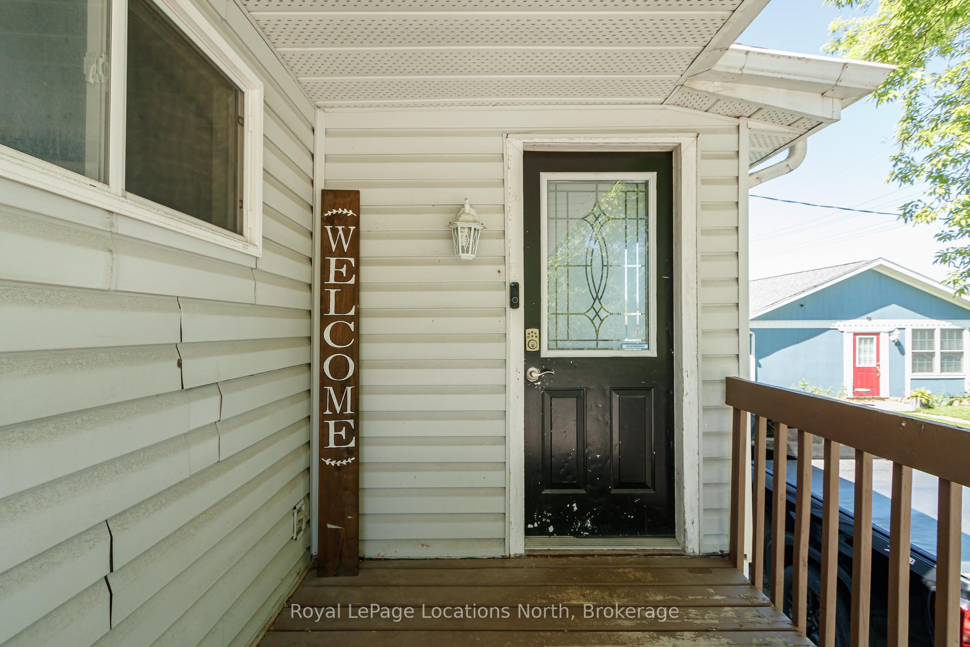 Photo 6 of 46 Fourth Street W, Midland — HOMEH